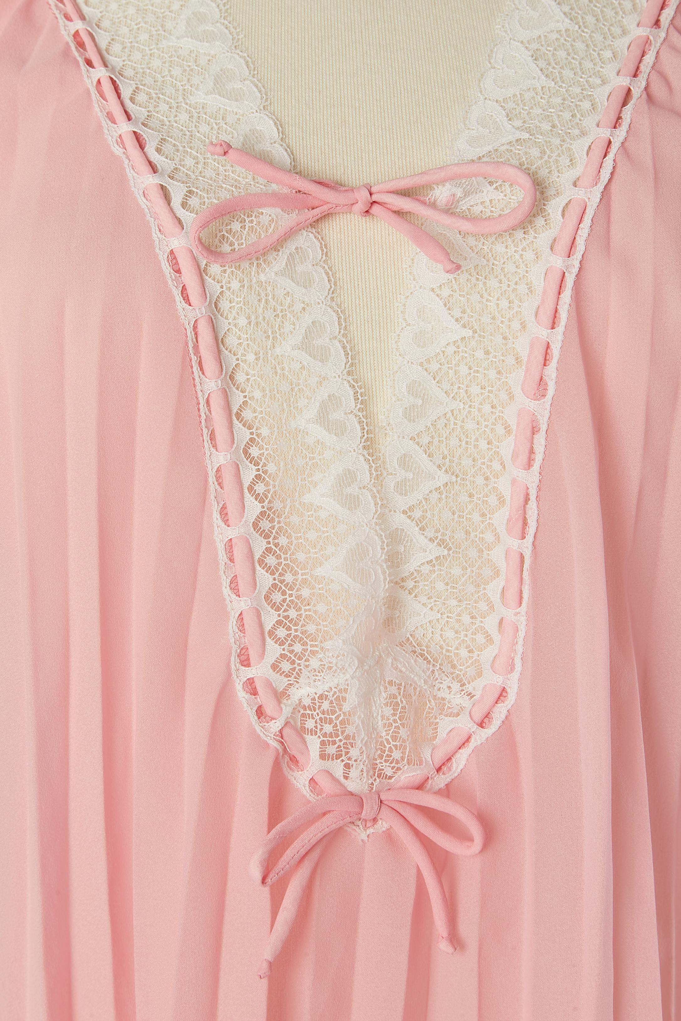 Pink Sunray top with lace edge and panty ensemble. Fabric composition: 100% polyester.
SIZE M