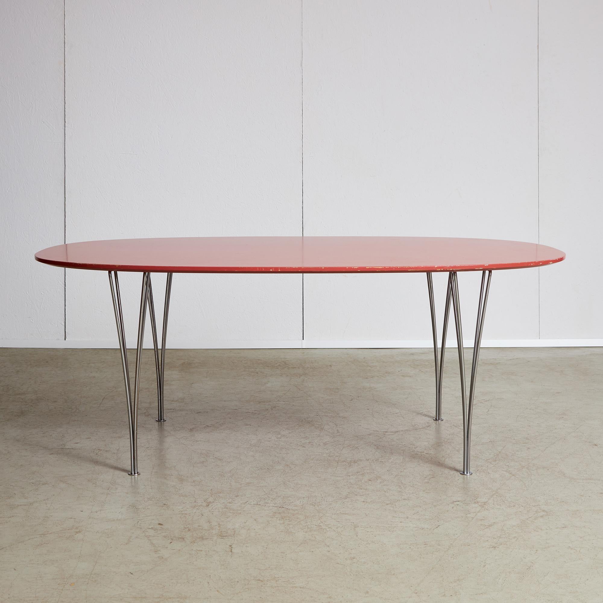 Pink Superellipse Table by Arne Jacobsen for Fritz Hansen, 1969 In Good Condition For Sale In Budapest, HU