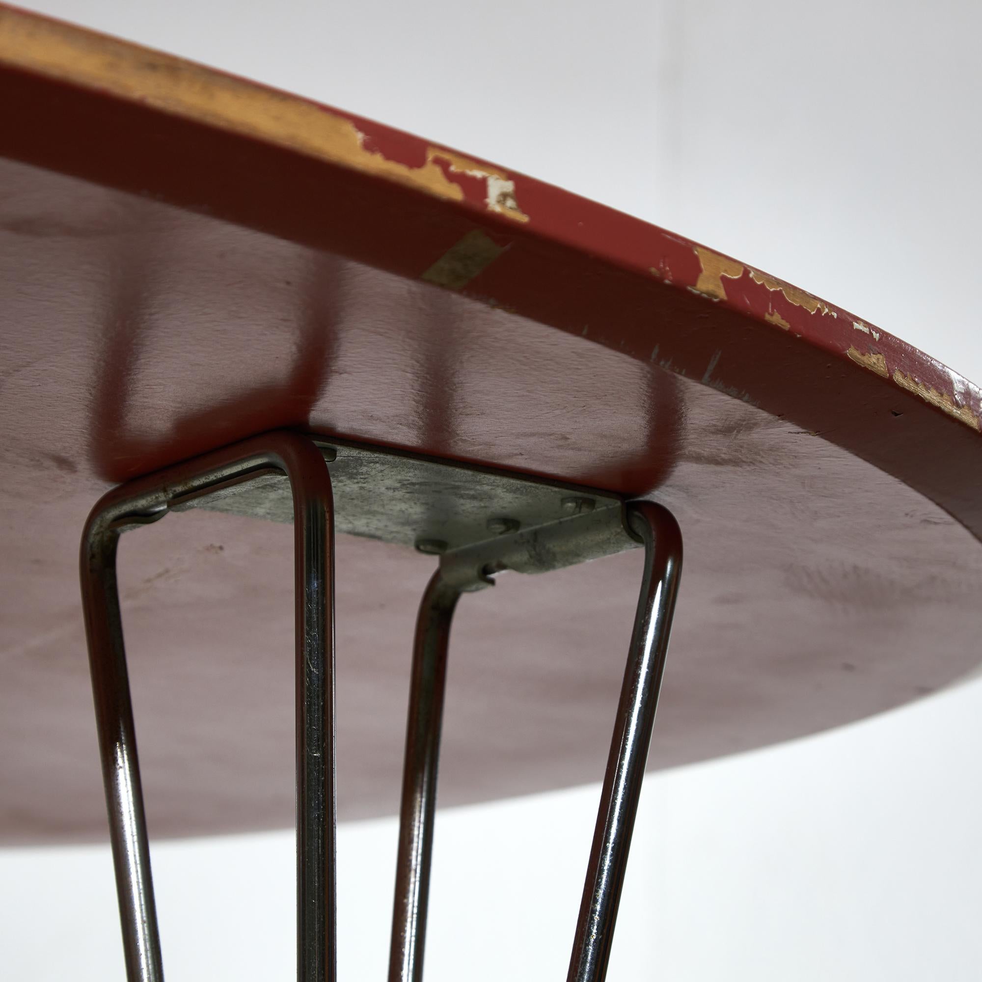 Pink Superellipse Table by Arne Jacobsen for Fritz Hansen, 1969 For Sale 4