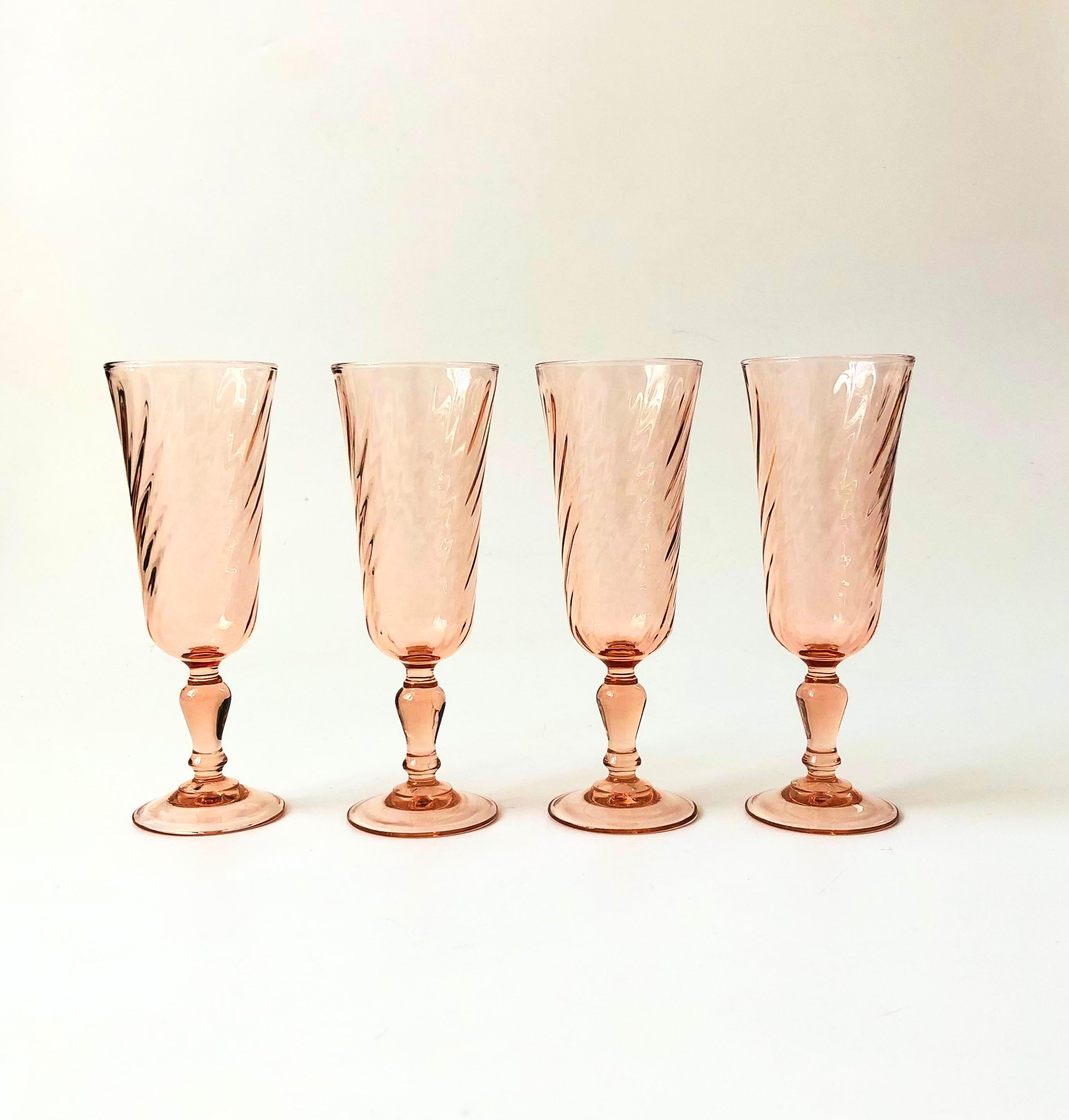 Français Flûtes à champagne rose tourbillonnant - Lot de 4 en vente