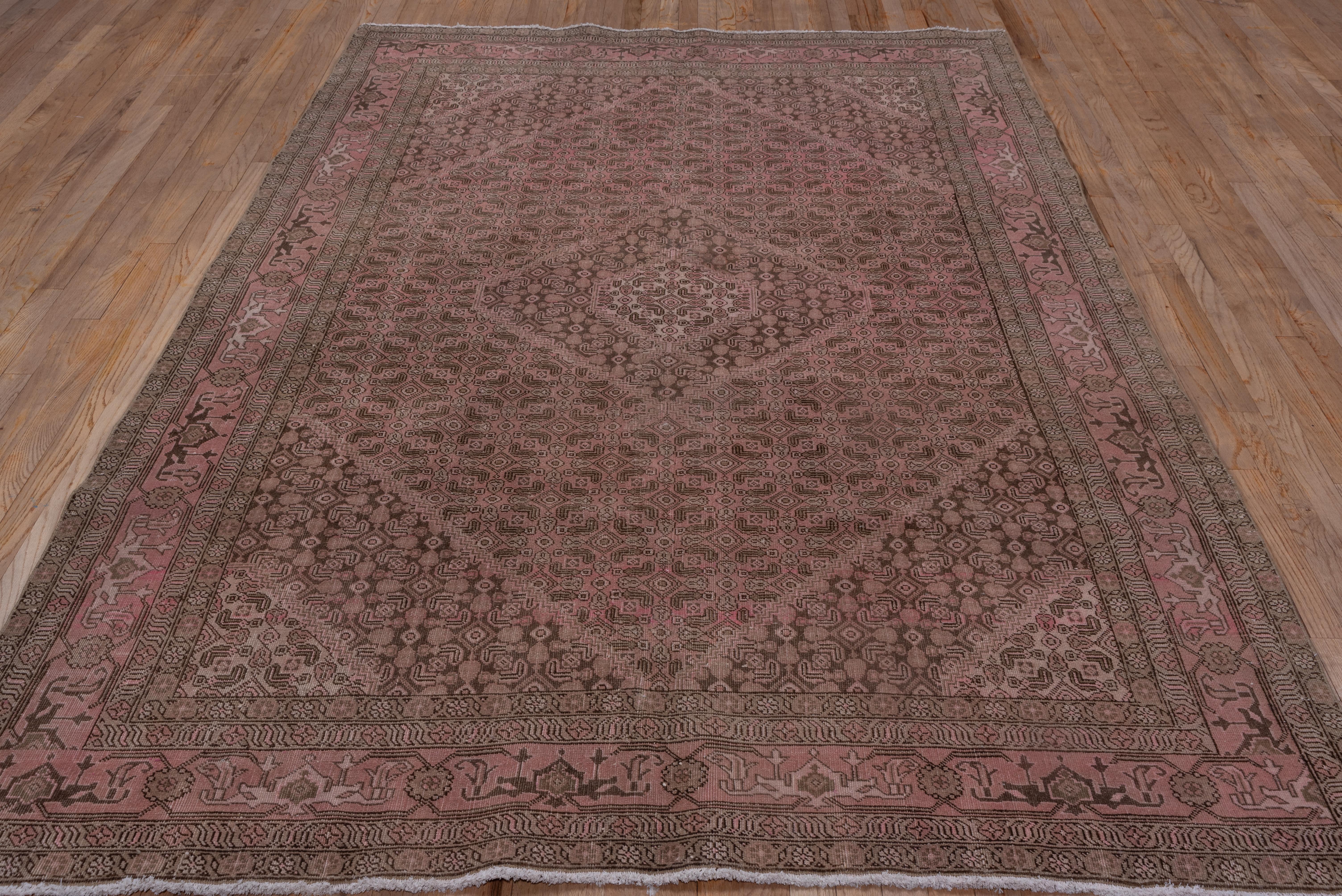 Noué à la main Tapis de Tabriz rose, vers les années 1930 en vente