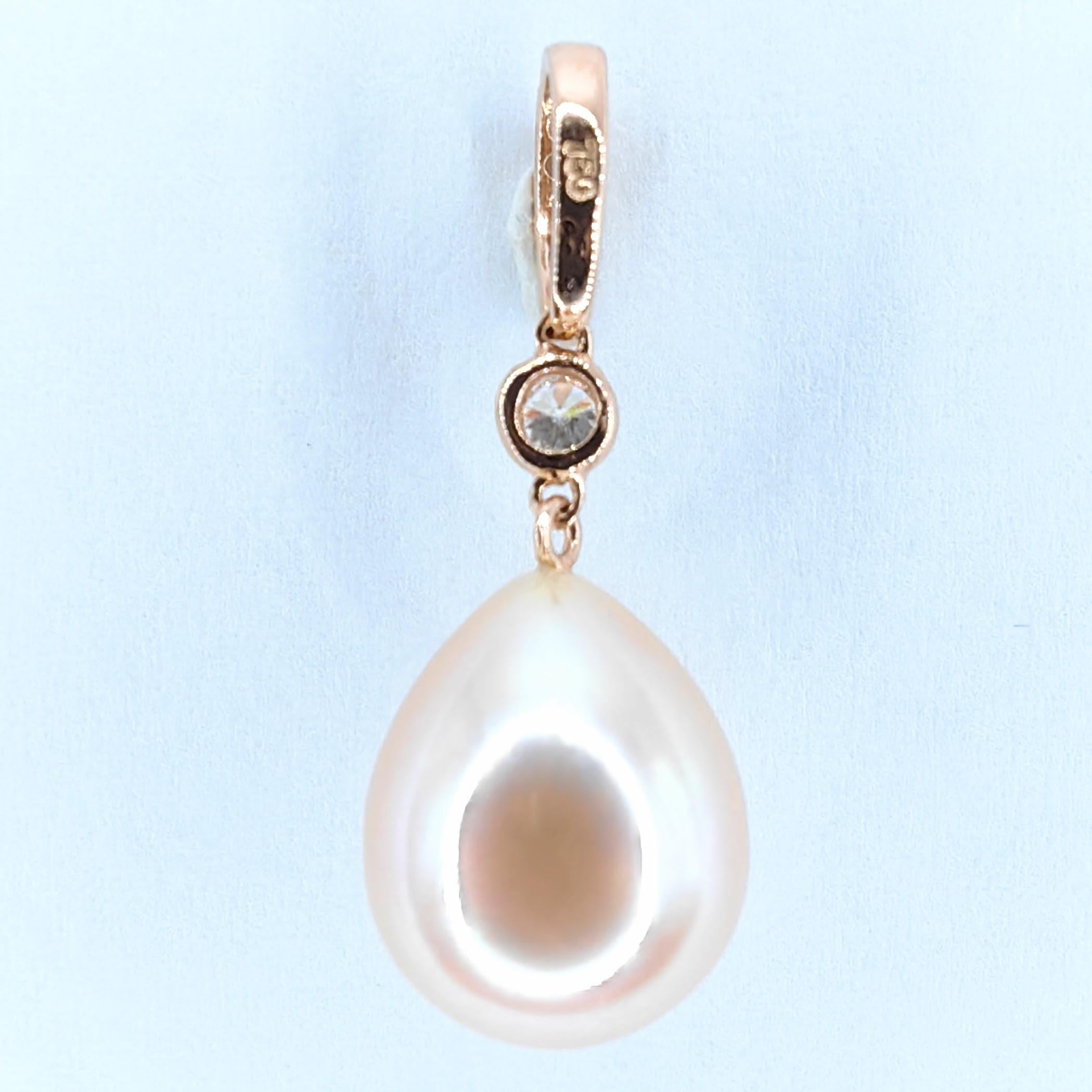 Pink Teardrop Baroque Pearl Diamond Necklace Pendant in 18K Rose Gold In New Condition For Sale In Wan Chai District, HK