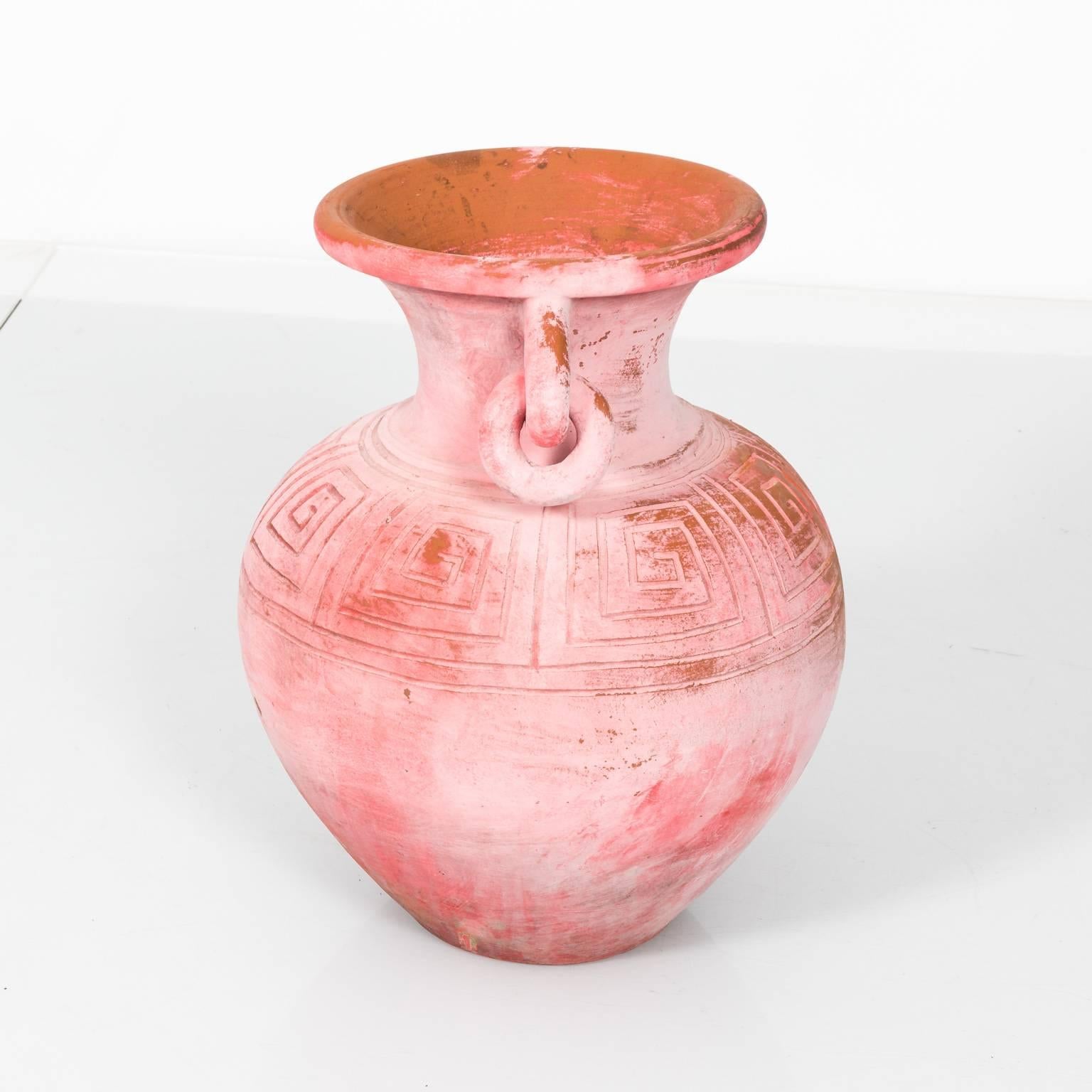 Pink Terracotta Urn In Good Condition In Stamford, CT