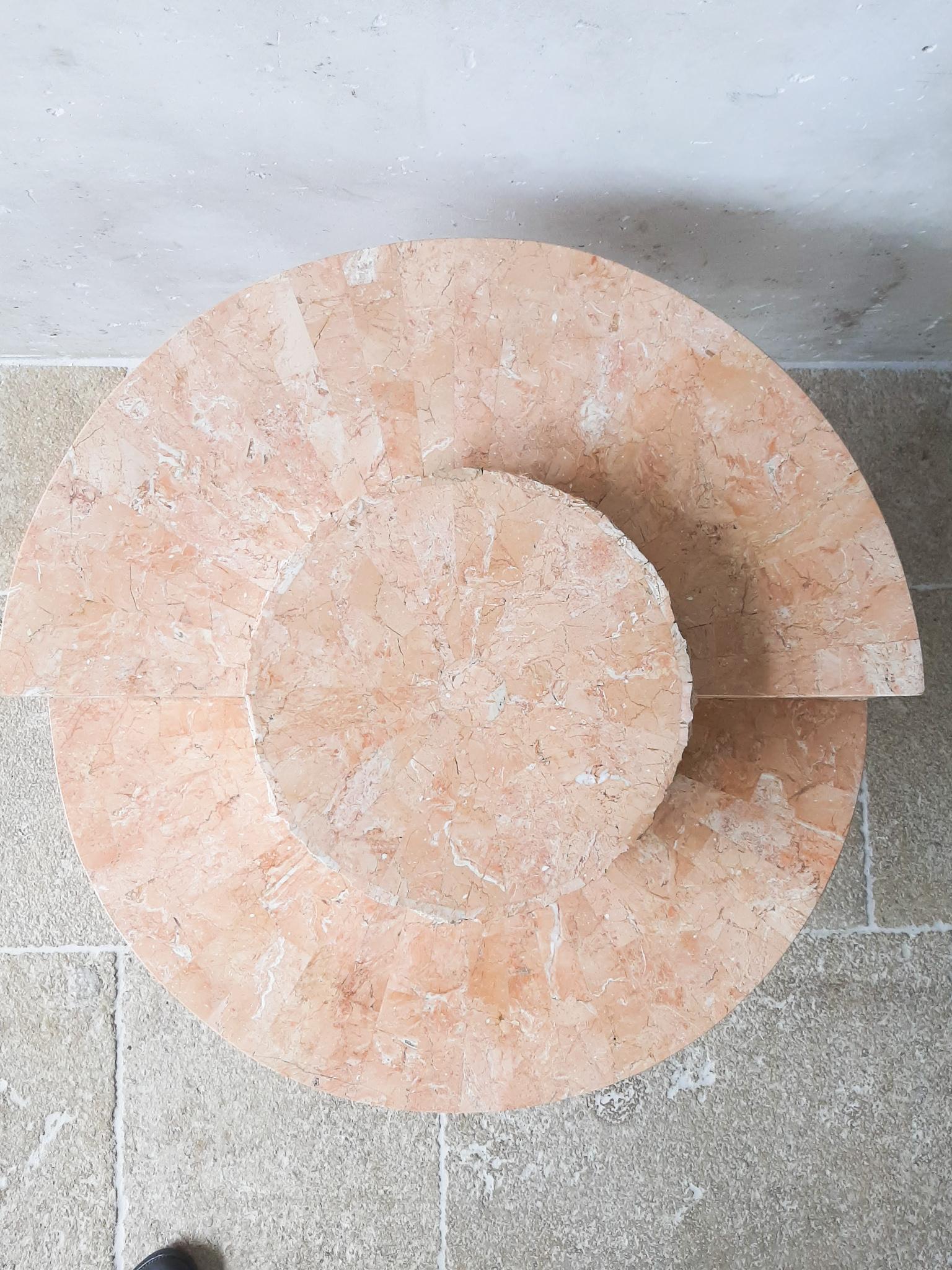 Hollywood Regency Pink Tesselated Marble Maitland Smith style Round Coffee Table, 1980s