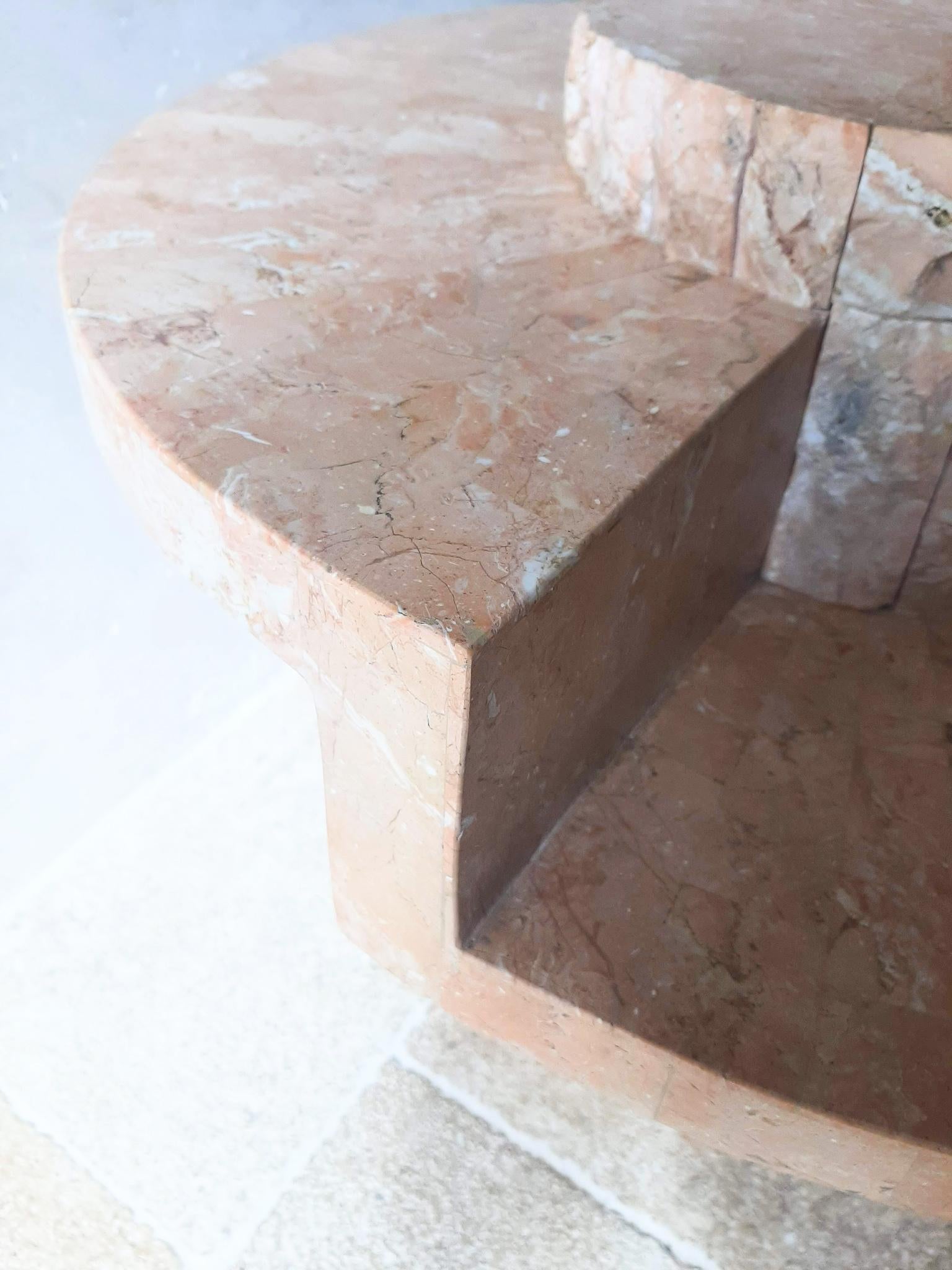 Pink Tesselated Marble Maitland Smith style Round Coffee Table, 1980s In Good Condition In Baambrugge, NL