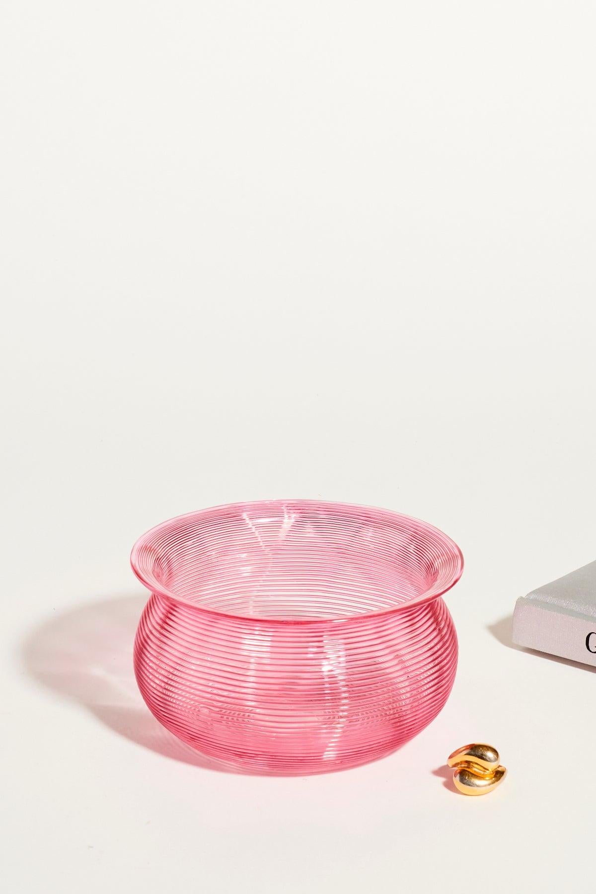 Victorian threaded glass bowl encircled with fine threads of rose pink glass.