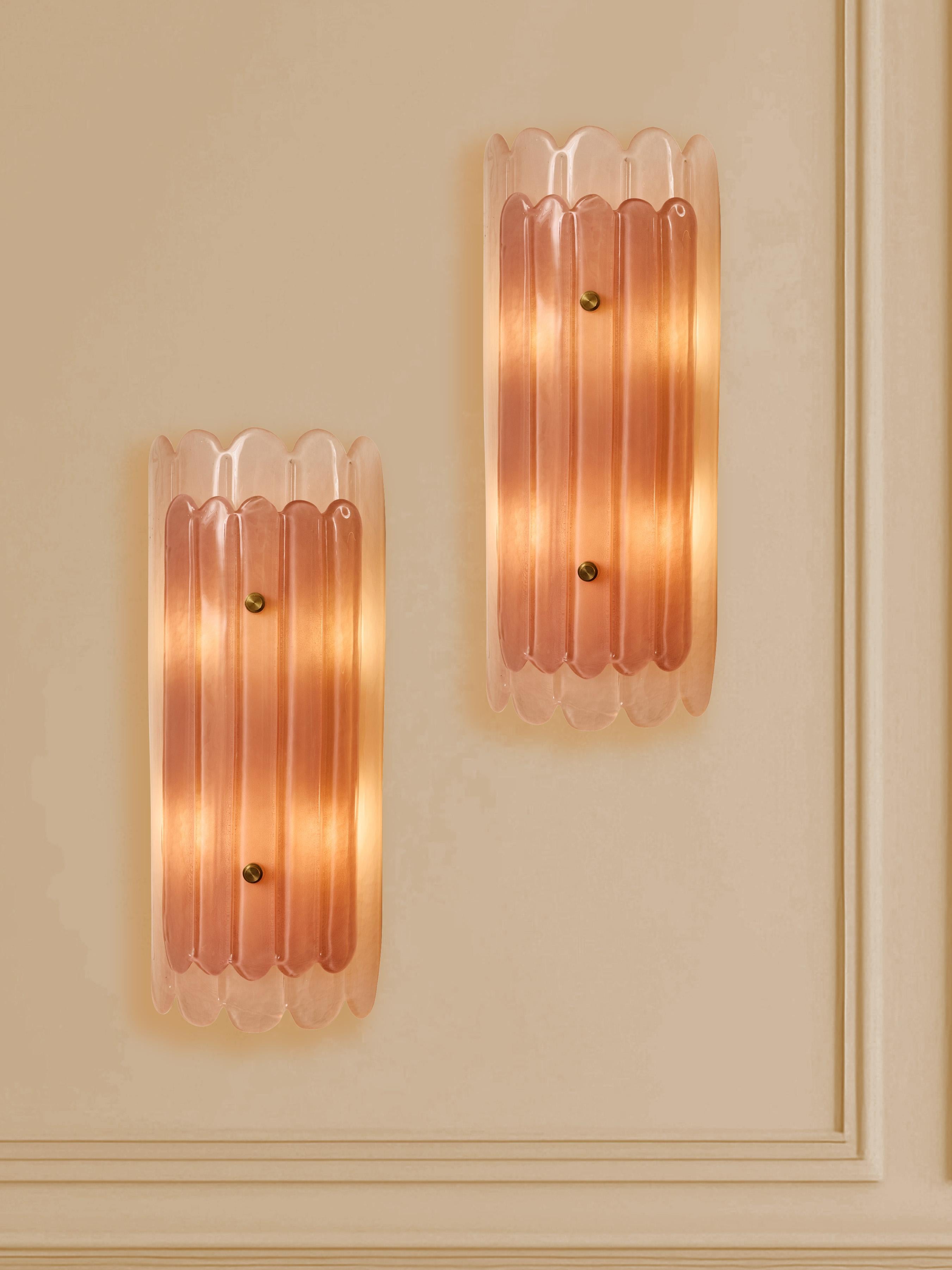 Mid-Century Modern Appliques en verre de Murano teinté rose par Studio Glustin en vente