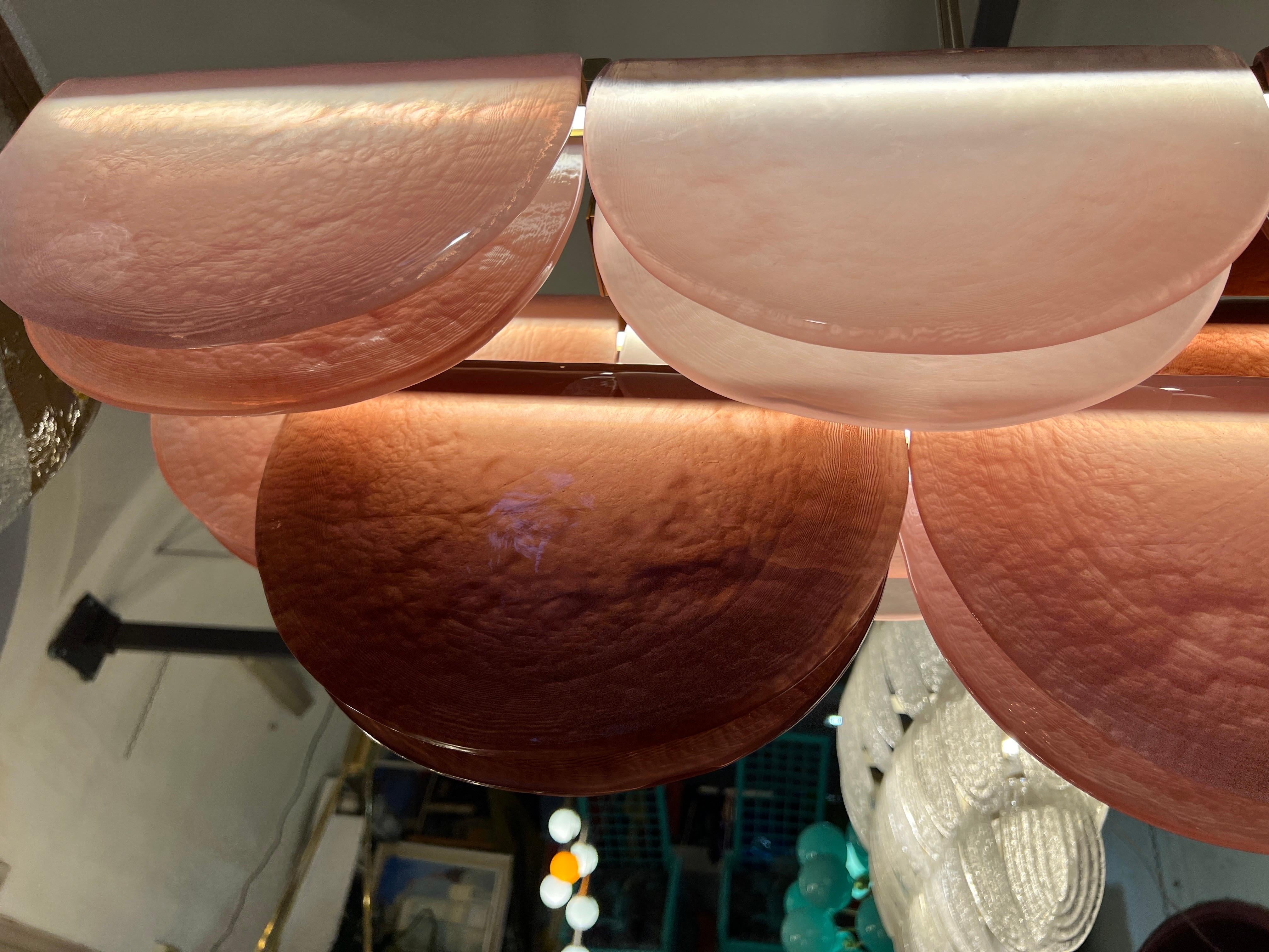Lampadario in vetro di Murano nei toni del rosa con struttura in ottone e luci a led, anni '90 in vendita 1