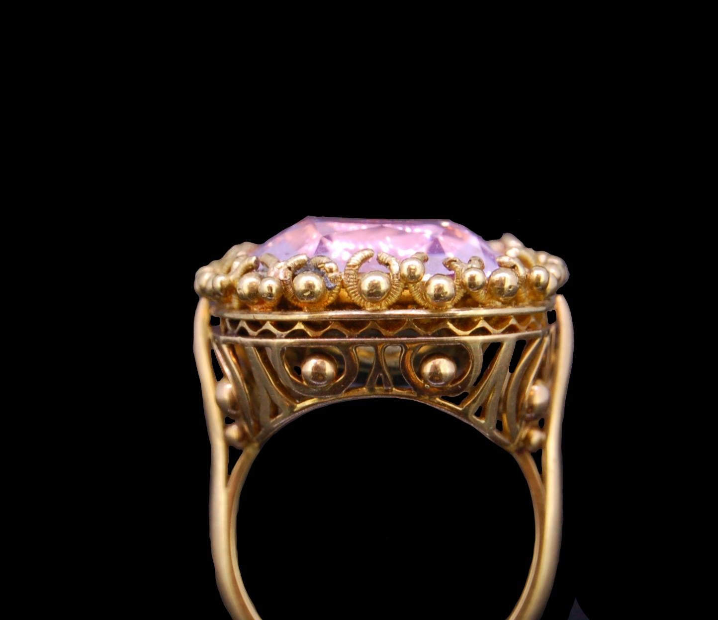 Pink Topaz 20.30 Gold Ring In Excellent Condition For Sale In London, GB
