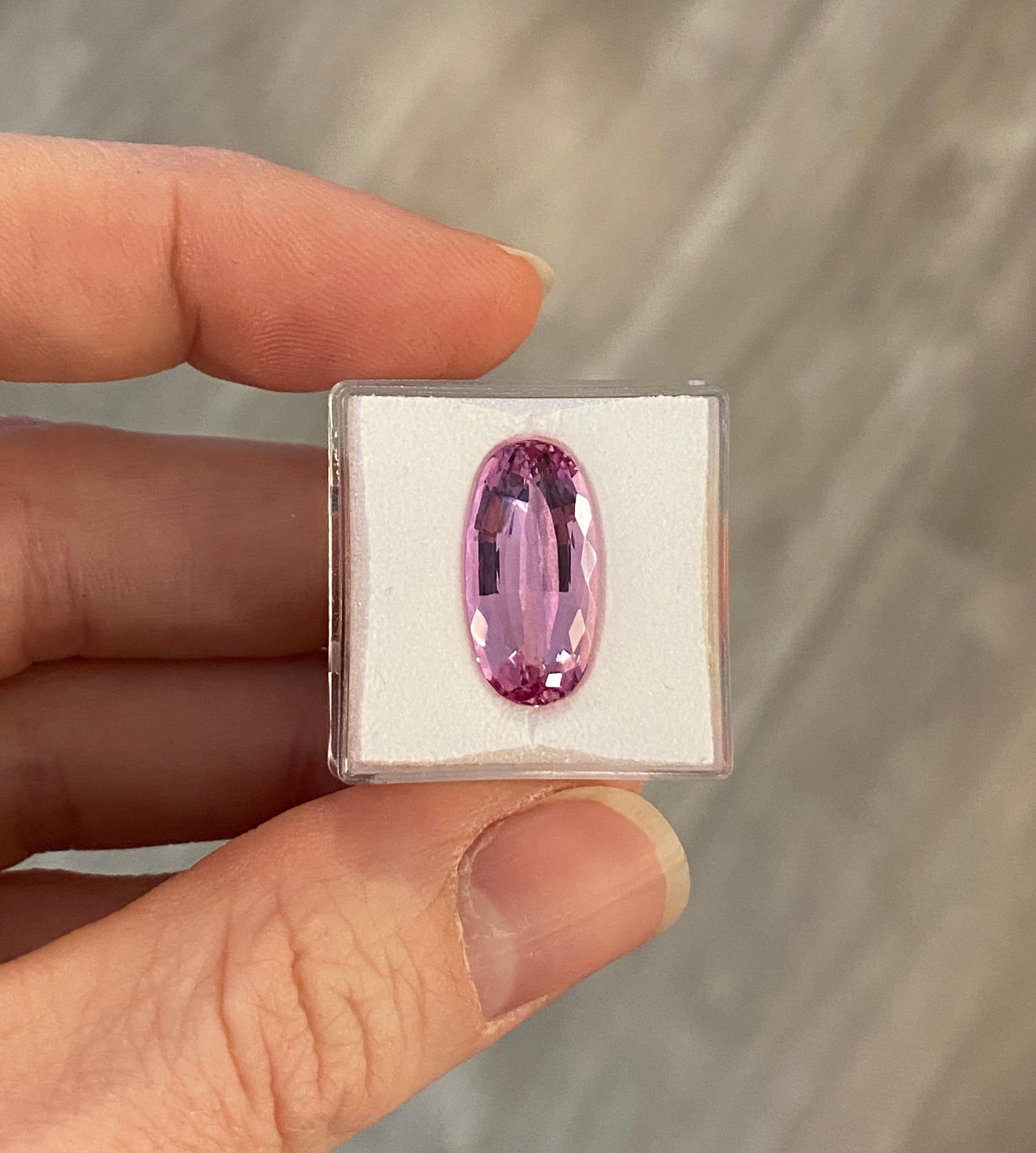 Oval Cut Pink Topaz 8.04ct For Sale