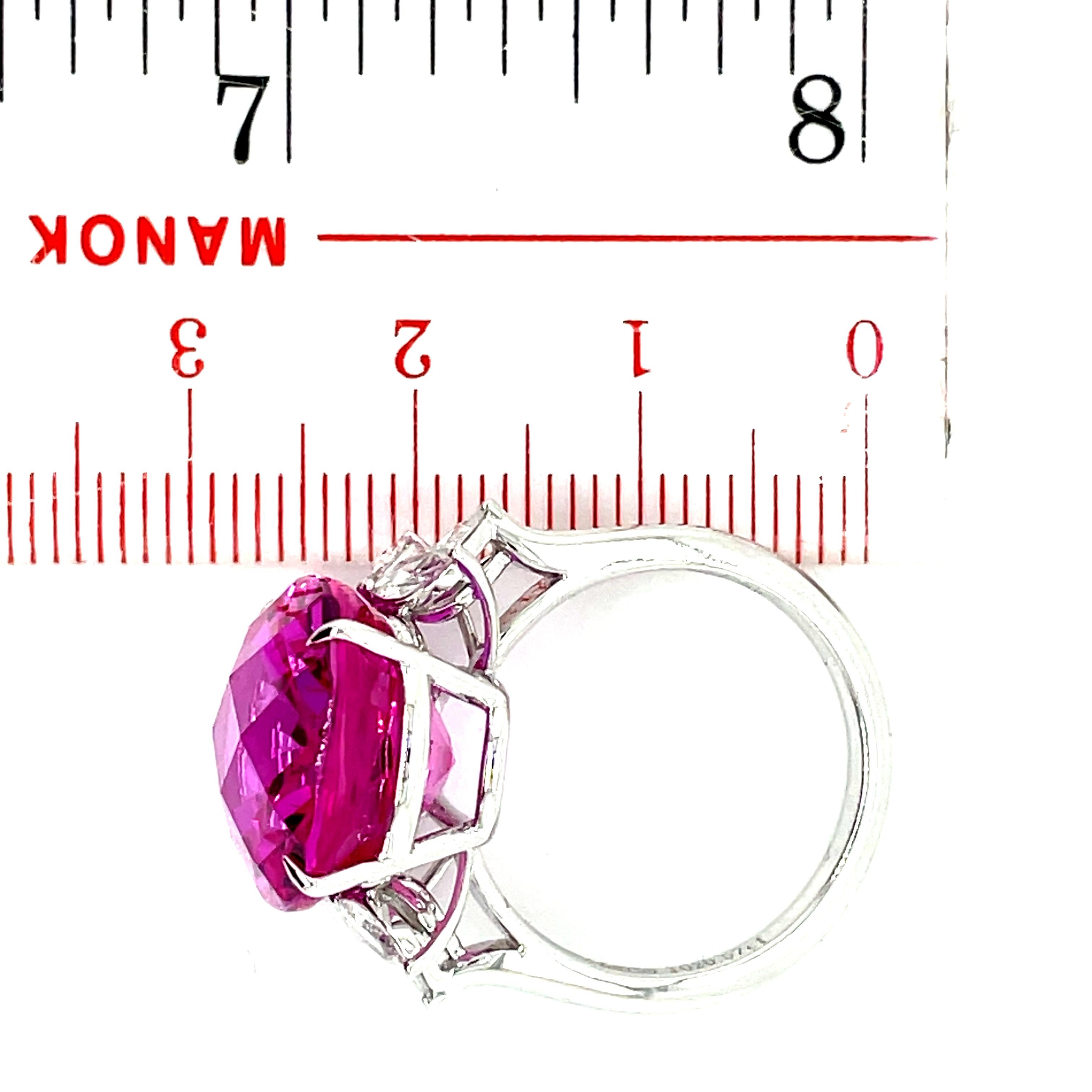 Anello di fidanzamento a marquise con topazio rosa e diamanti in vendita 1