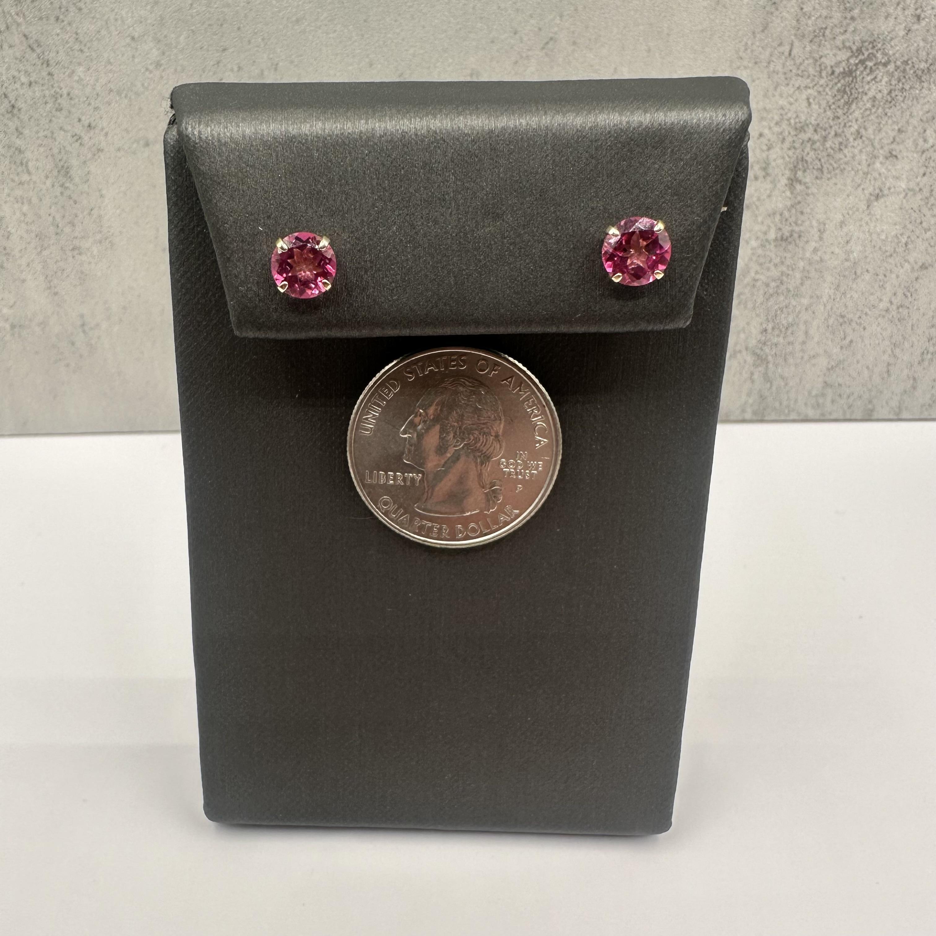 Pink Topaz Studs in 10kt Yellow Gold – 2ctw Round Pink Topaz In New Condition For Sale In West Hempstead, NY