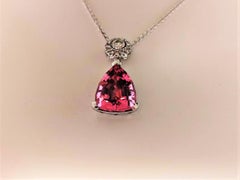 Tourmaline rose '10.30 Cts', Diamant '1=0.58 + 12=0.20cts', Pendentif en or 18kw
