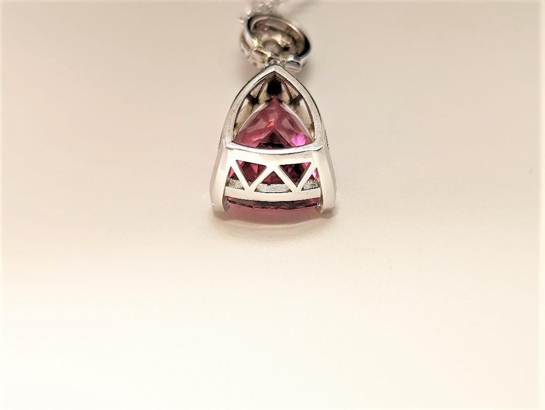 Pear Cut Pink Tourmaline '10.30 Cts', Diamond '1=0.58 + 12=0.20cts', 18kw Gold Pendant For Sale