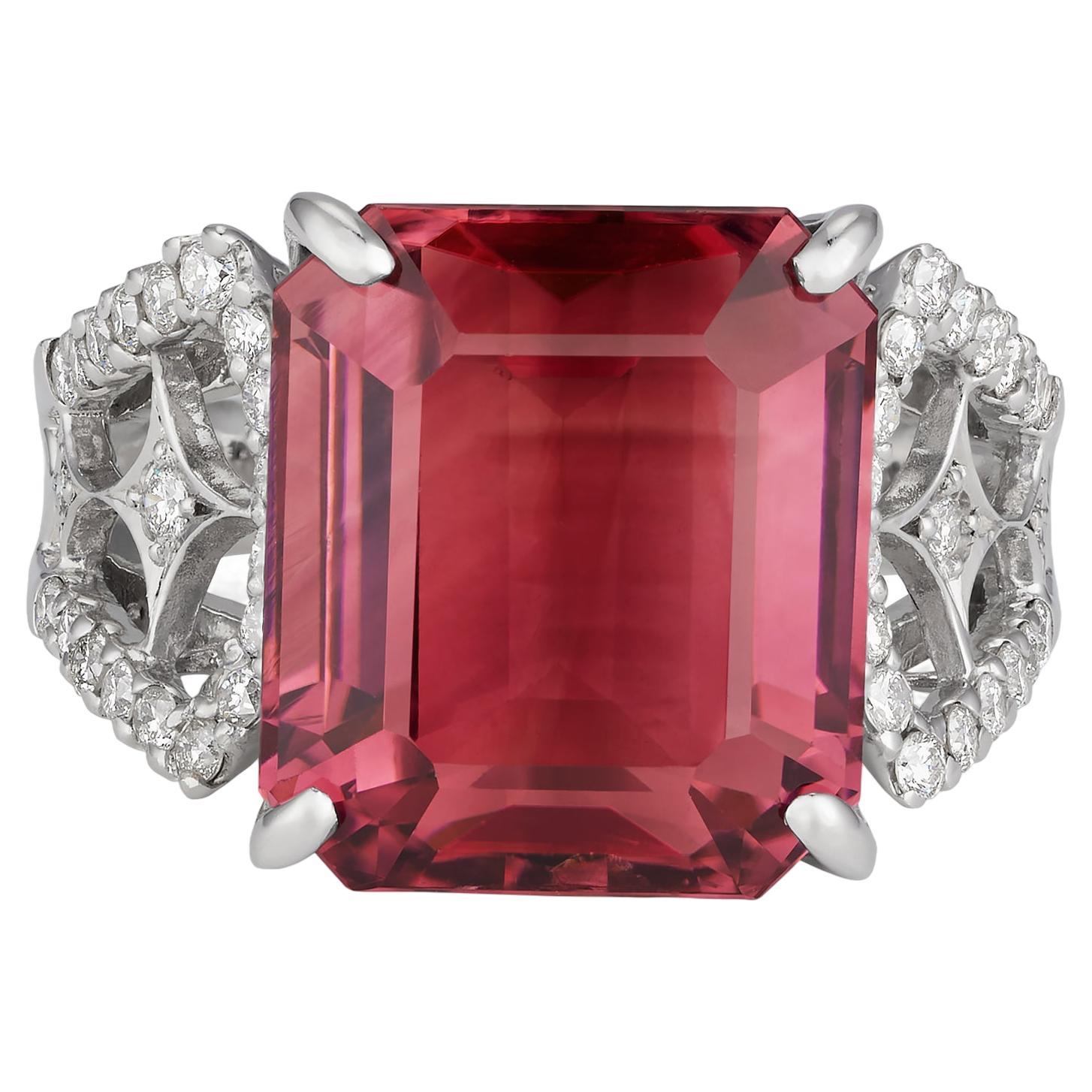 Pink Tourmaline 14 Carats Ring with Diamonds in 18K Gold For Sale