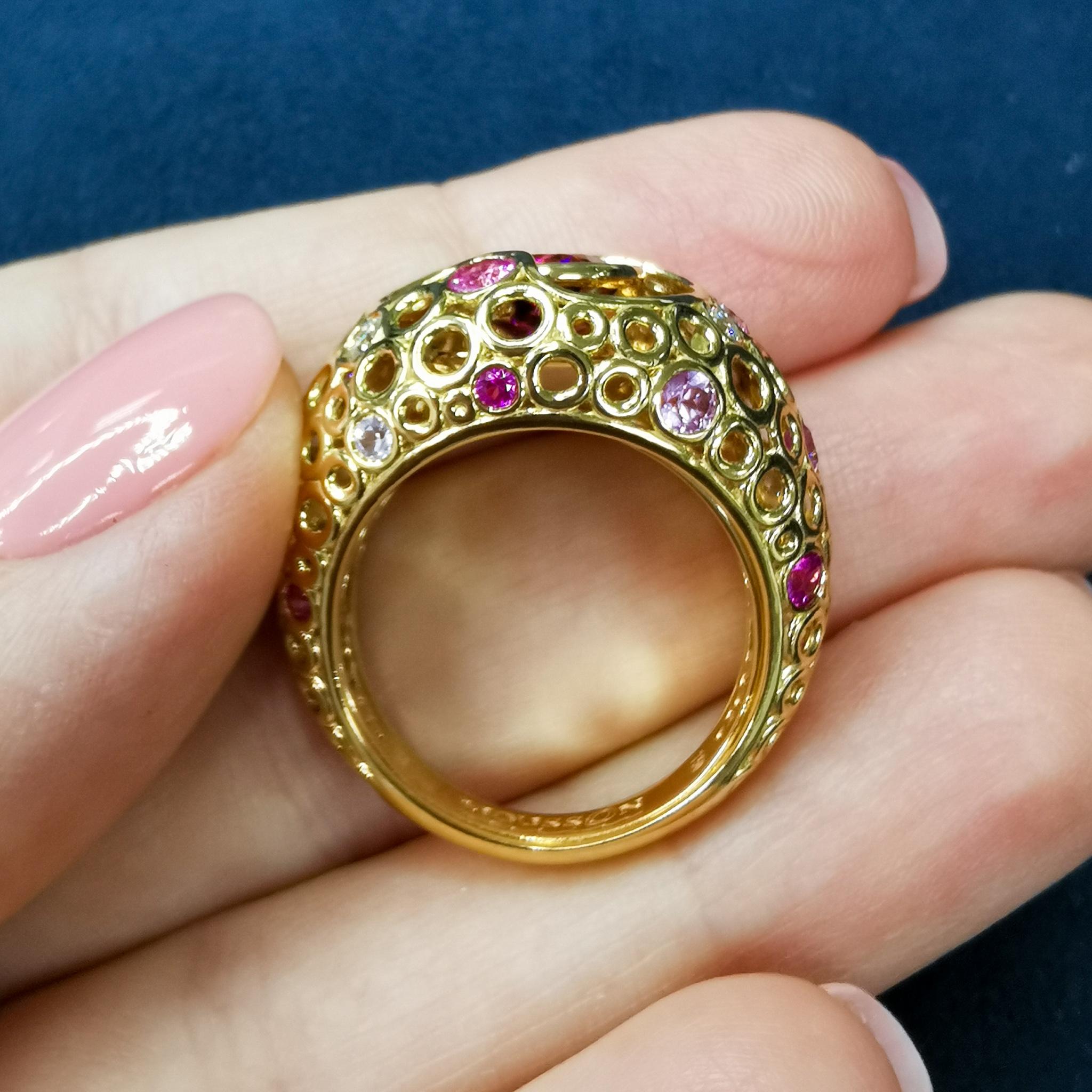 Round Cut Pink Tourmaline 1.58 Carat Sapphires Diamonds 18 Karat Yellow Gold Bubble Ring For Sale