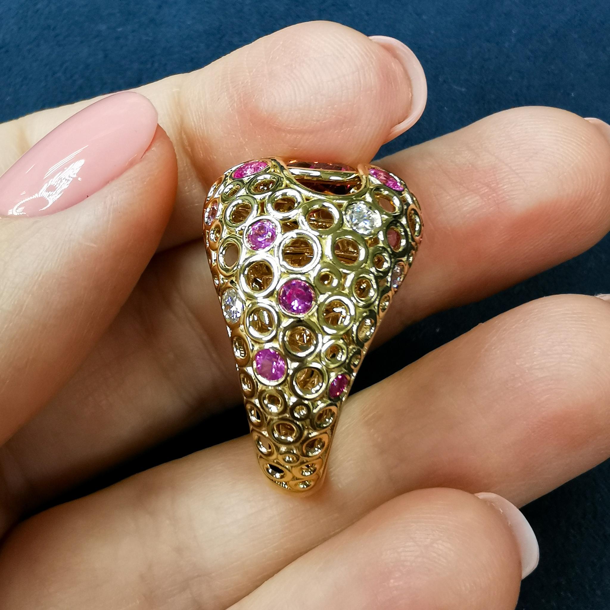 Pink Tourmaline 1.58 Carat Sapphires Diamonds 18 Karat Yellow Gold Bubble Ring In New Condition In Bangkok, TH