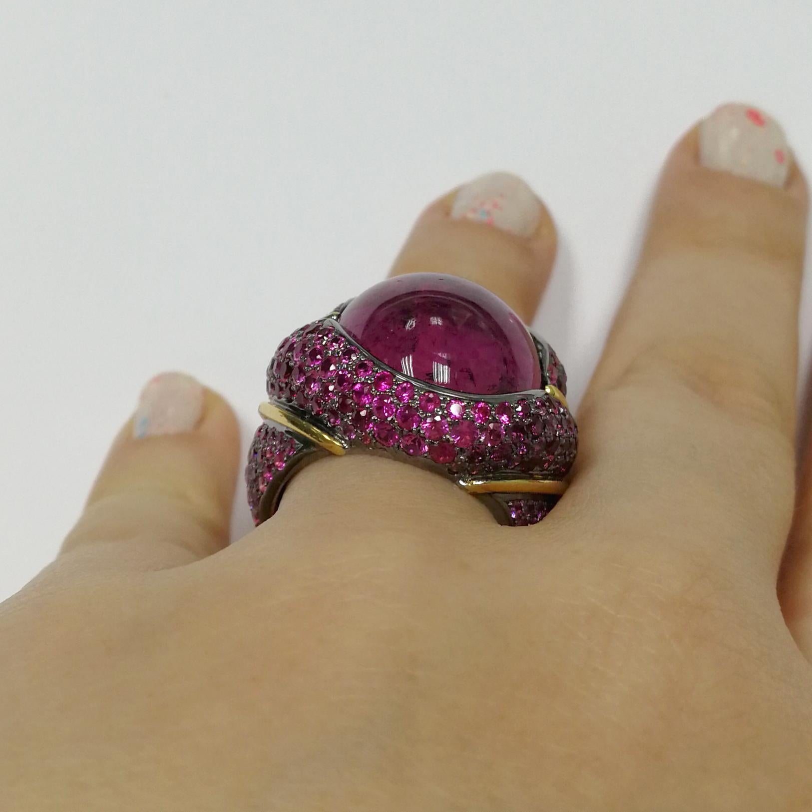 Pink Tourmaline 23.33 Carat Ruby Pink Sapphire 18 Karat Yellow Gold Ring For Sale 4