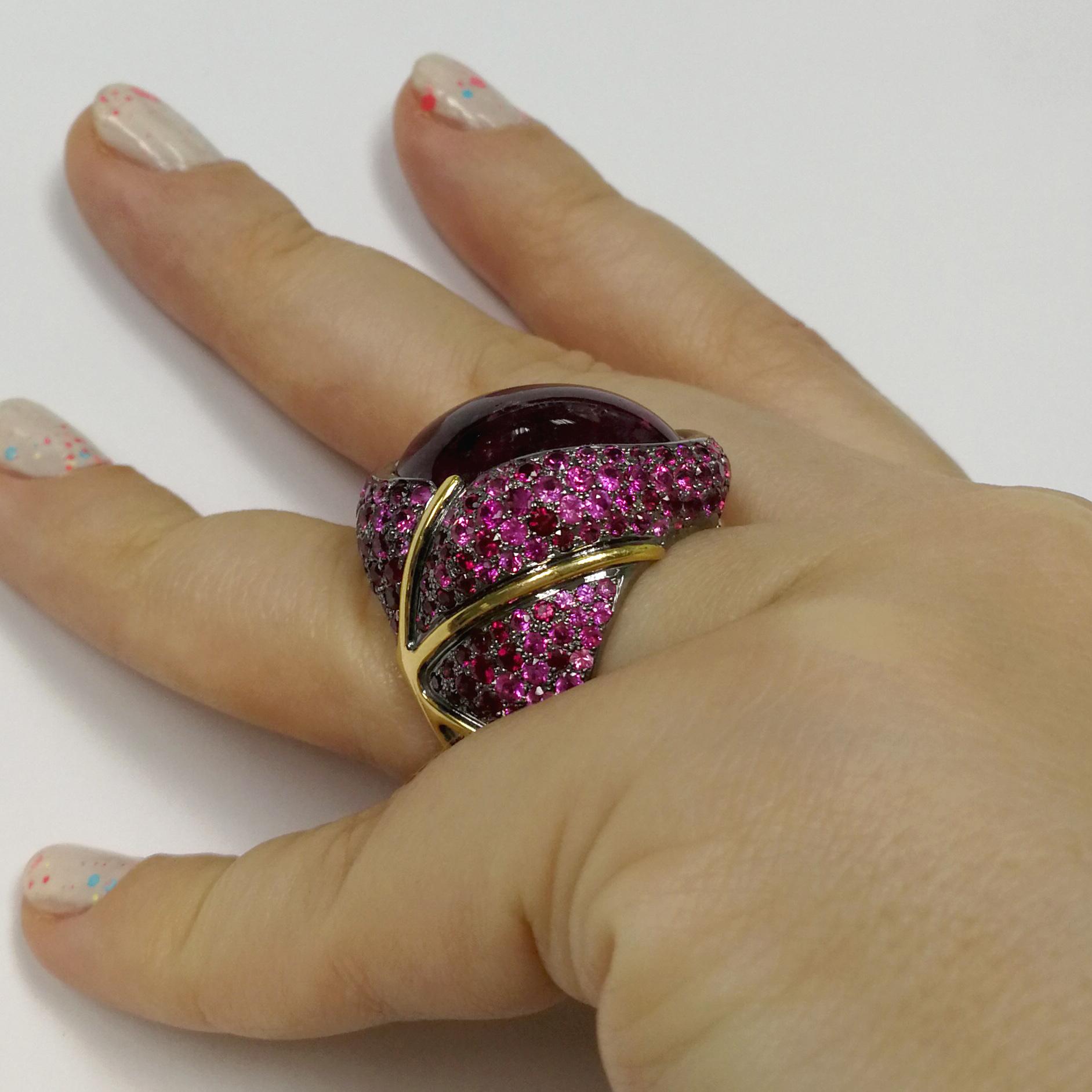 Pink Tourmaline 23.33 Carat Ruby Pink Sapphire 18 Karat Yellow Gold Ring For Sale 5