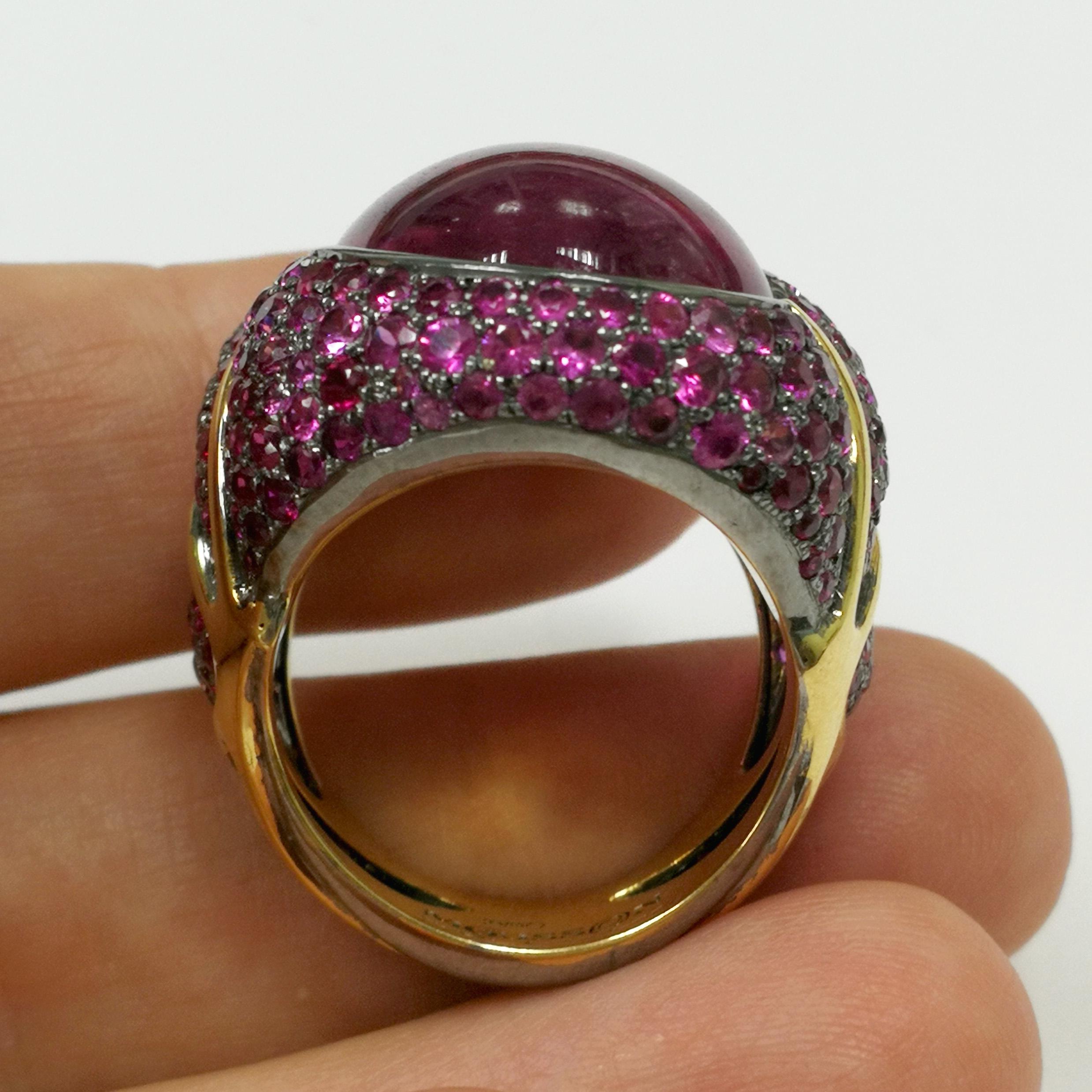 Pink Tourmaline 23.33 Carat Ruby Pink Sapphire 18 Karat Yellow Gold Ring In Excellent Condition For Sale In Bangkok, TH
