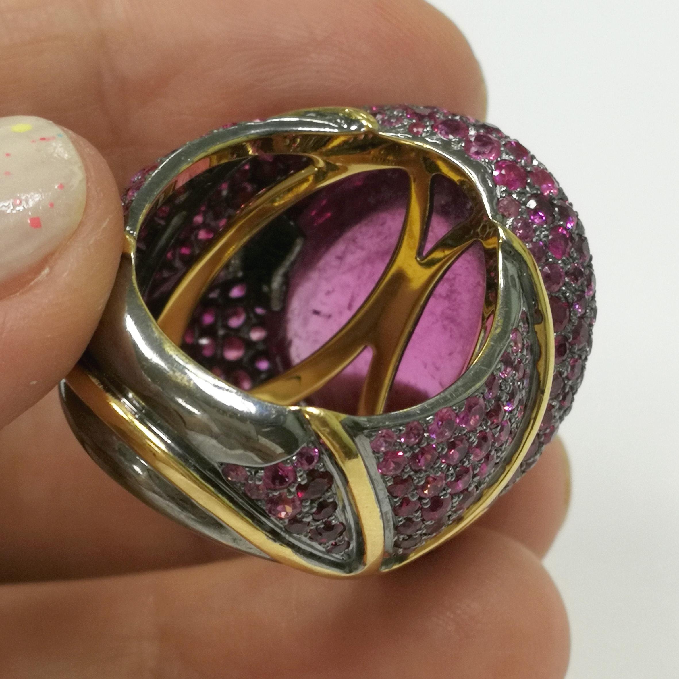 Pink Tourmaline 23.33 Carat Ruby Pink Sapphire 18 Karat Yellow Gold Ring For Sale 1