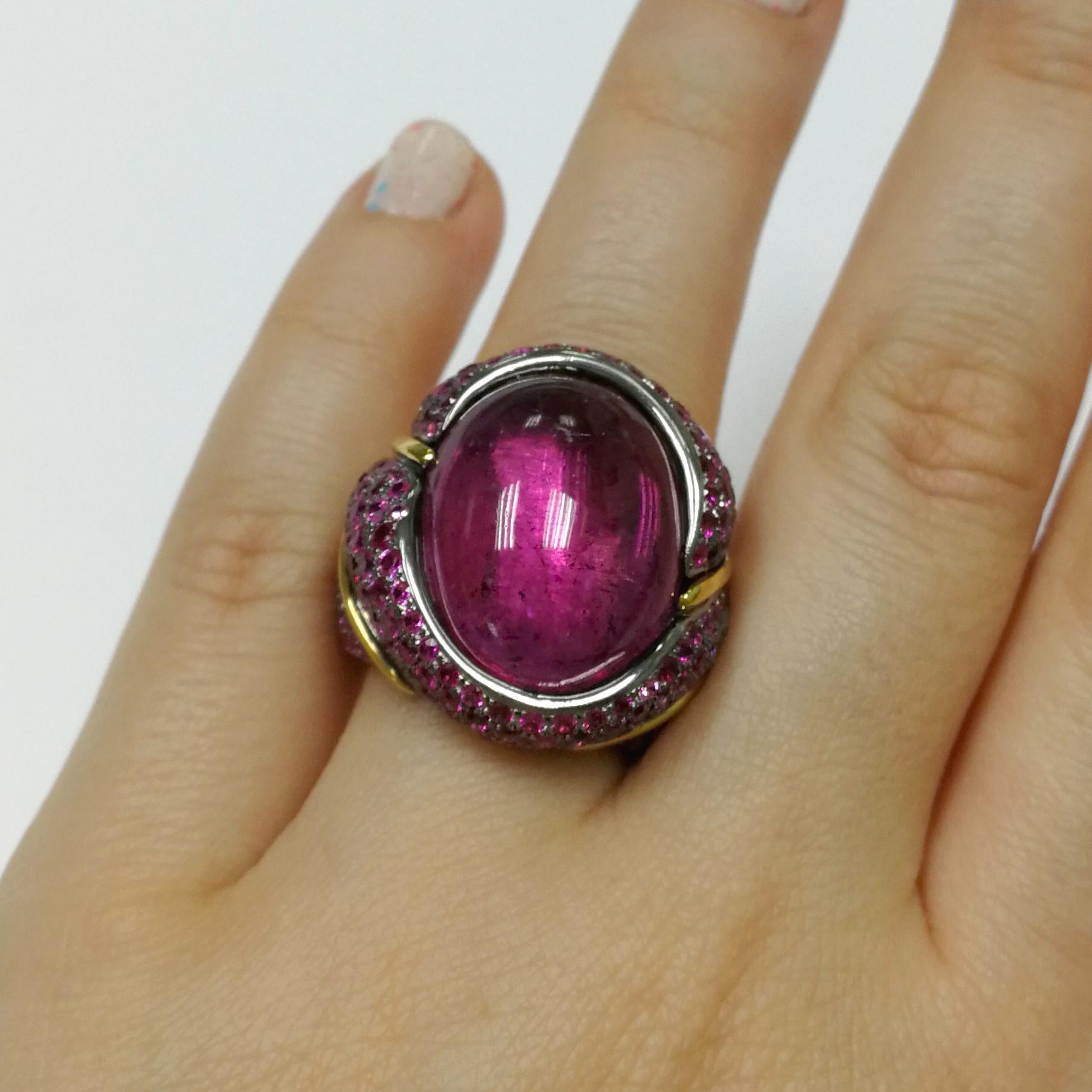 Pink Tourmaline 23.33 Carat Ruby Pink Sapphire 18 Karat Yellow Gold Ring For Sale 2