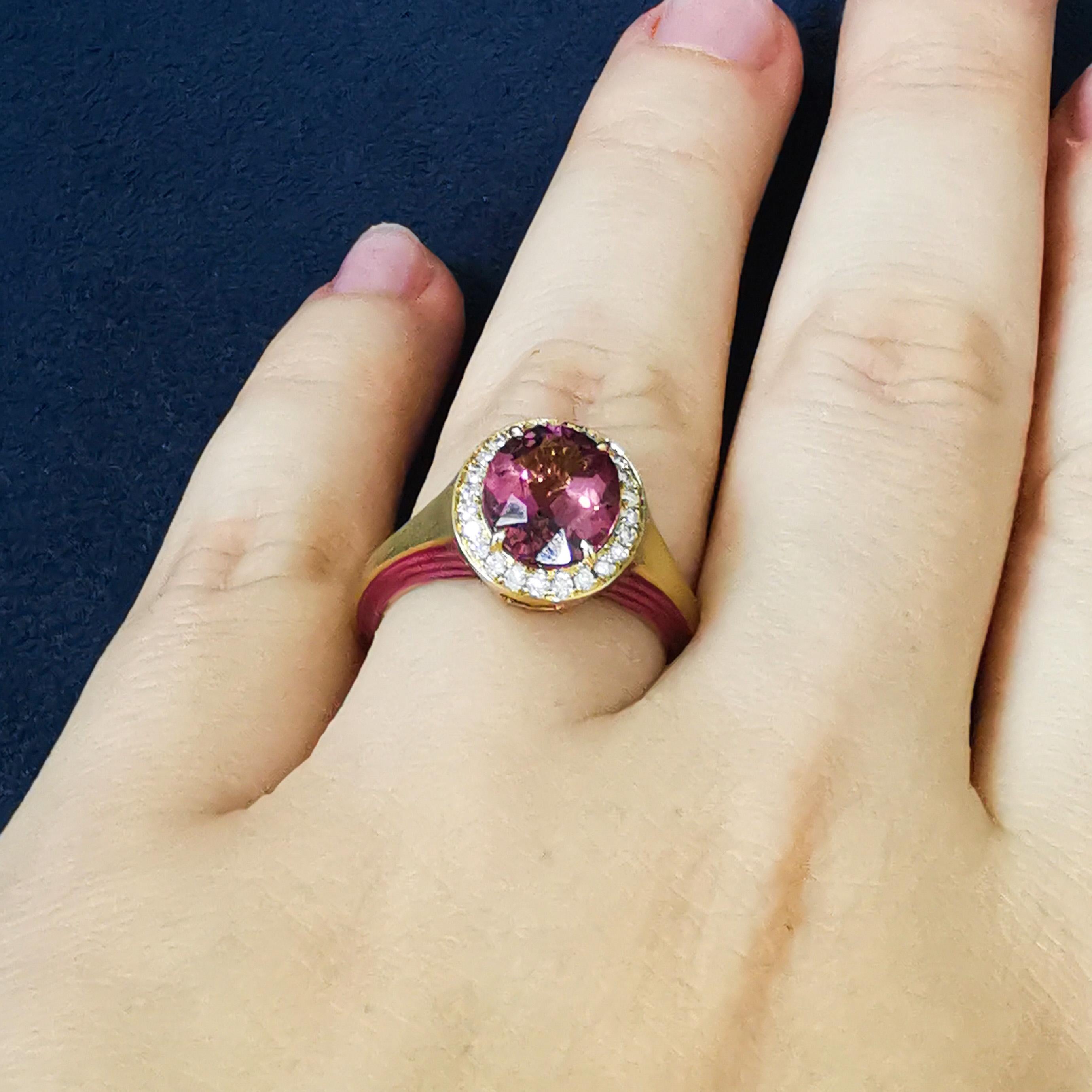 Pink Tourmaline 2.49 Carat Diamonds 18 Karat Yellow Gold Enamel New Classic Ring For Sale 4