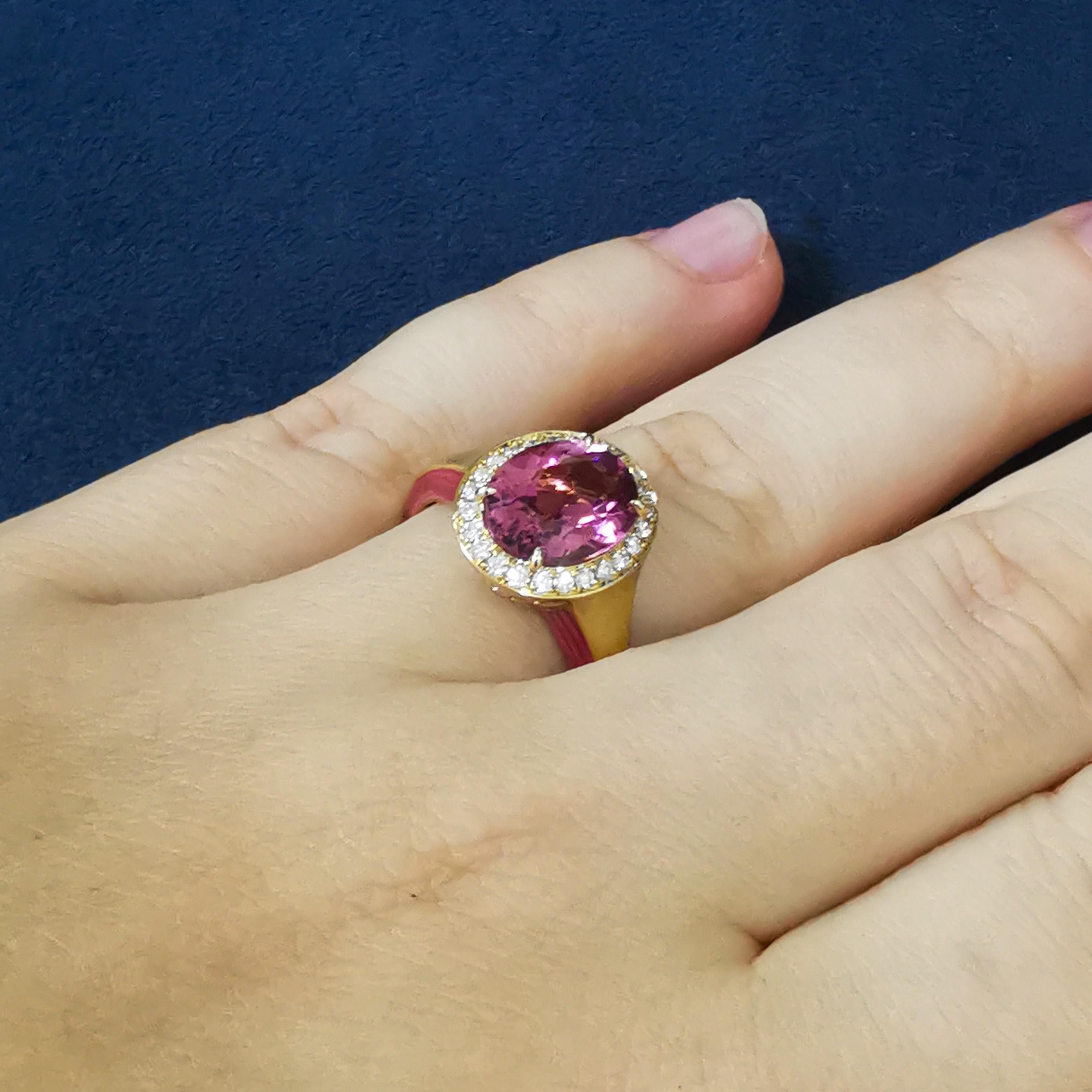 Pink Tourmaline 2.49 Carat Diamonds 18 Karat Yellow Gold Enamel New Classic Ring For Sale 5