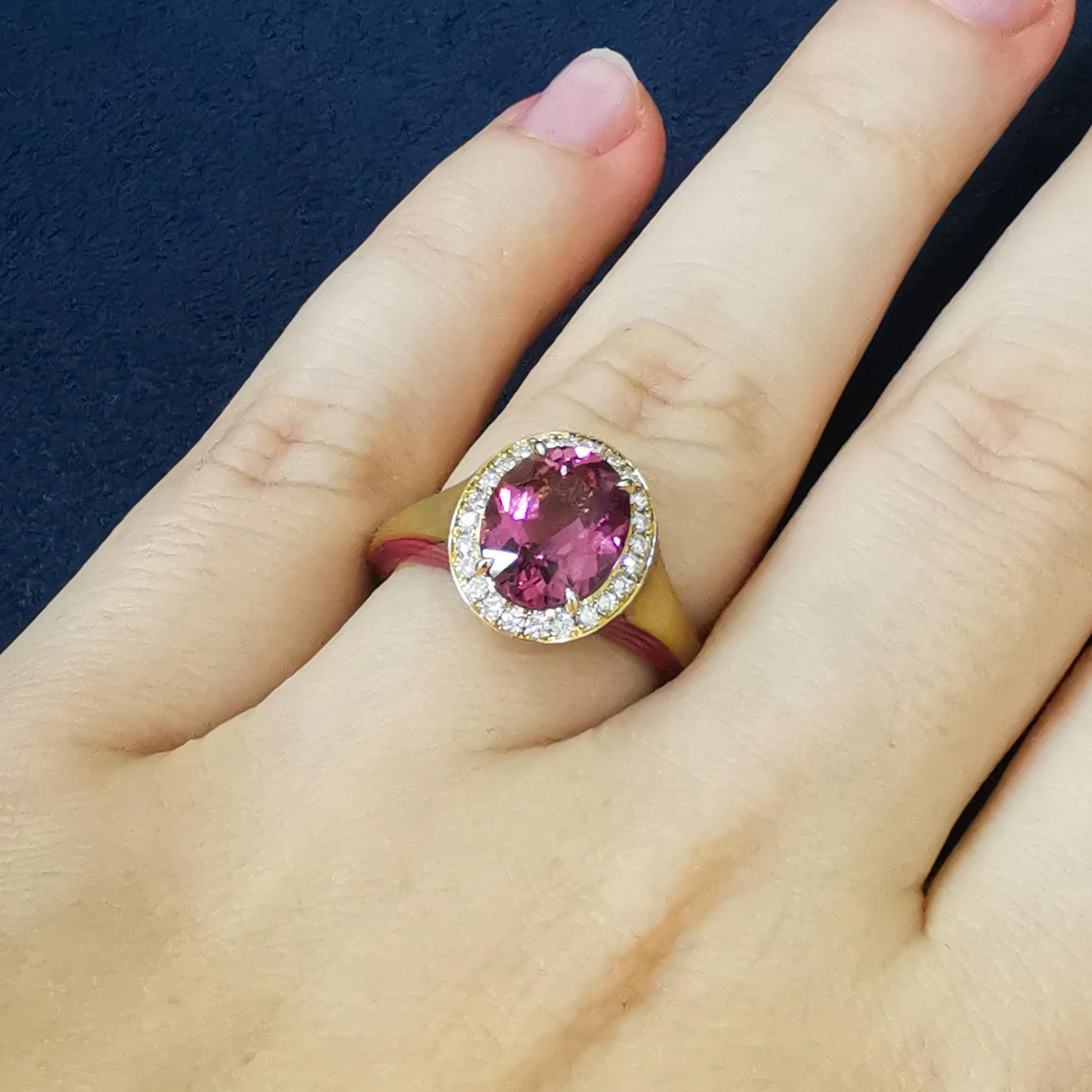Pink Tourmaline 2.49 Carat Diamonds 18 Karat Yellow Gold Enamel New Classic Ring For Sale 3
