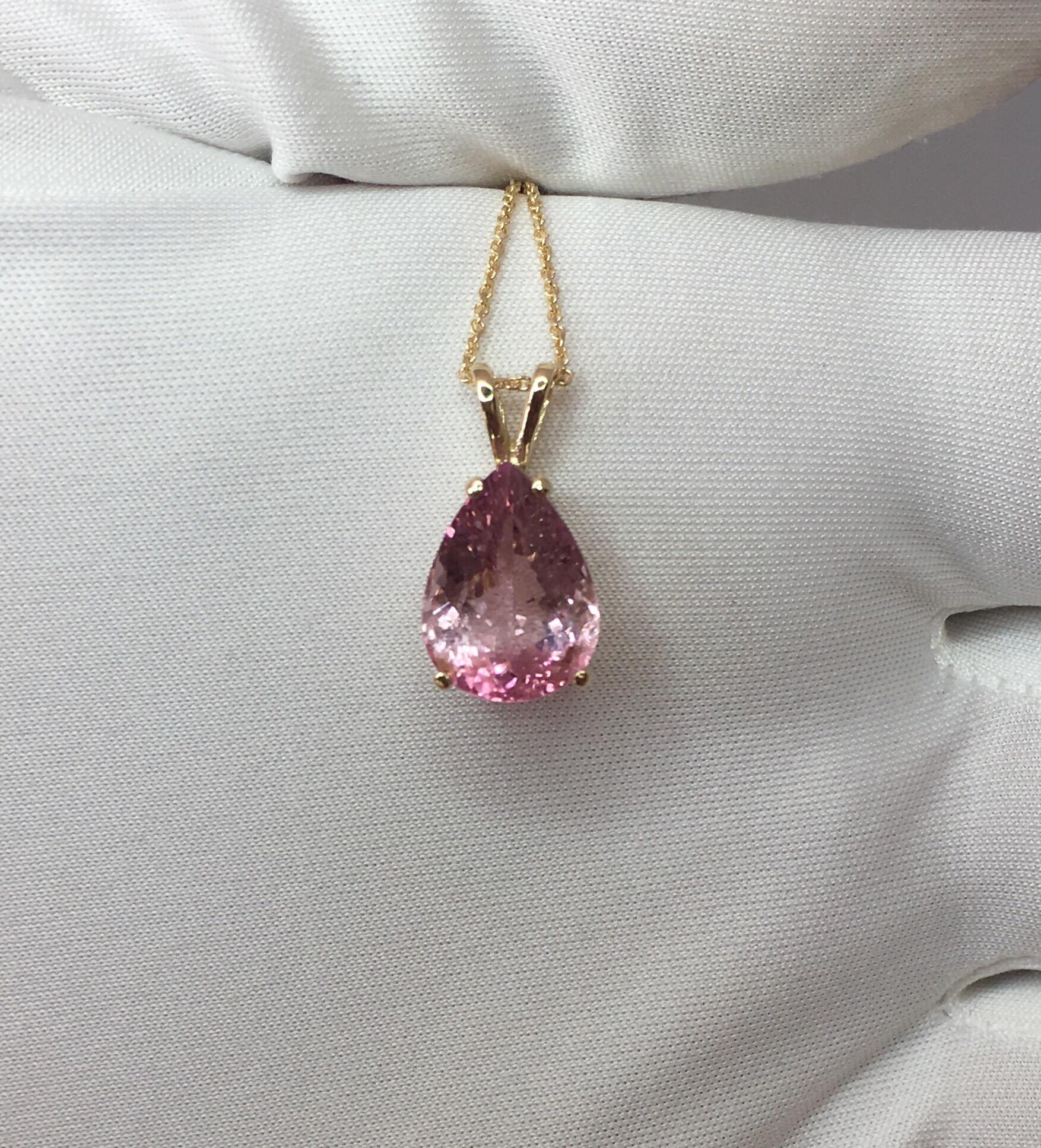 Pink Tourmaline 4.17 Carat Yellow Gold Solitaire Pendant Necklace In New Condition In Birmingham, GB