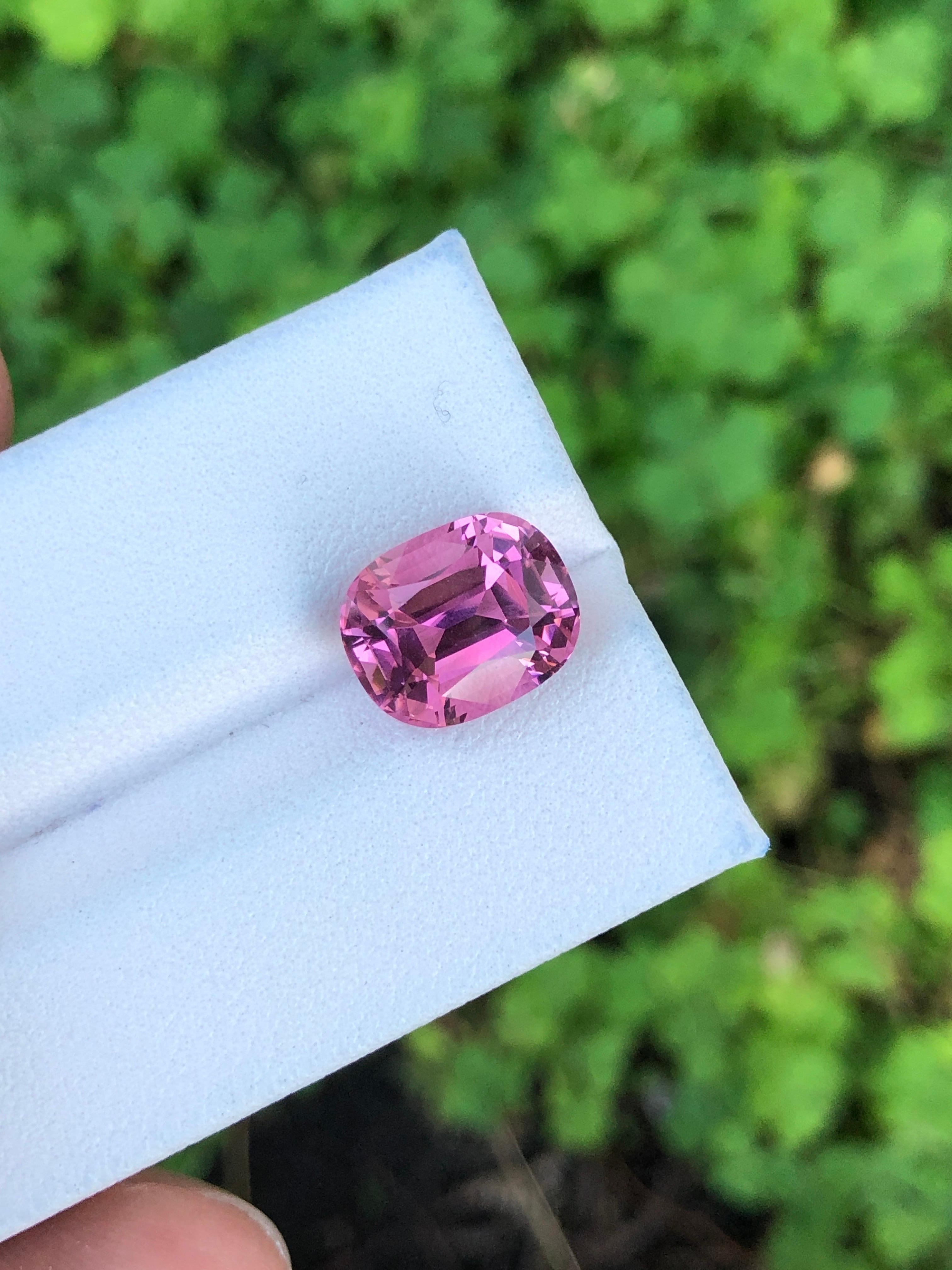 Women's or Men's Pink Tourmaline 4.55 ct For Sale