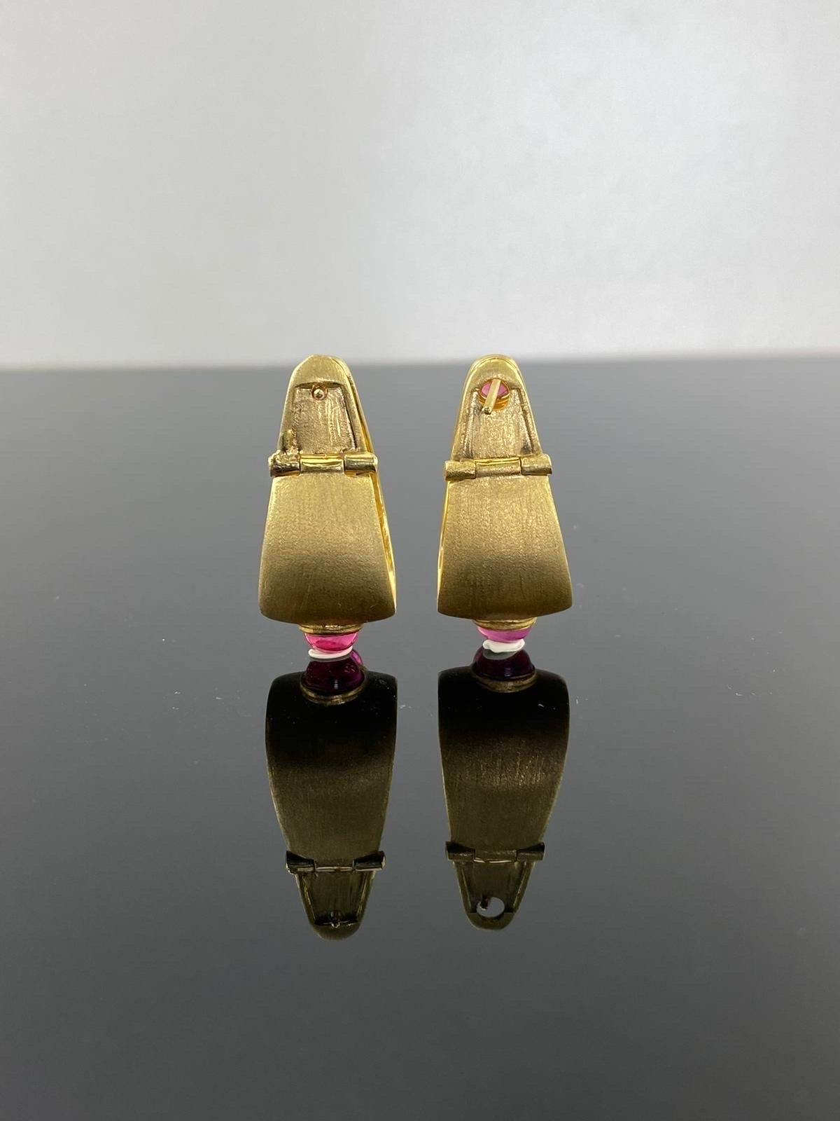 Modern Pink Tourmaline and 18K Yellow Gold Hoop Earrings For Sale