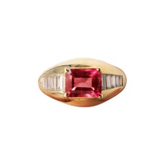 Pink Tourmaline and Baguette Diamonds 18Kt Gold Ring