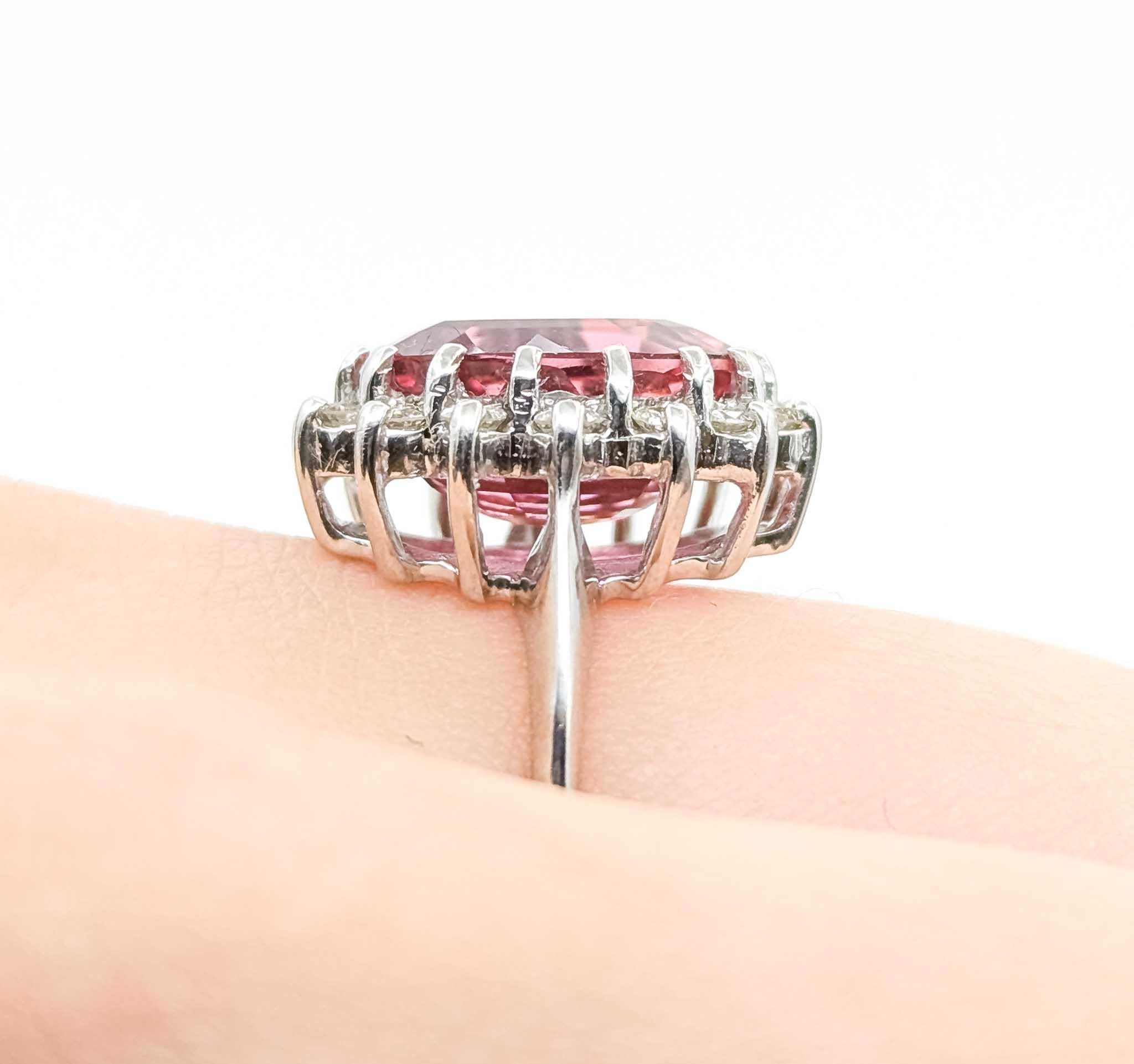 Anillo de Oro Blanco de 14k con Turmalina Rosa y Diamante Corte redondo en venta