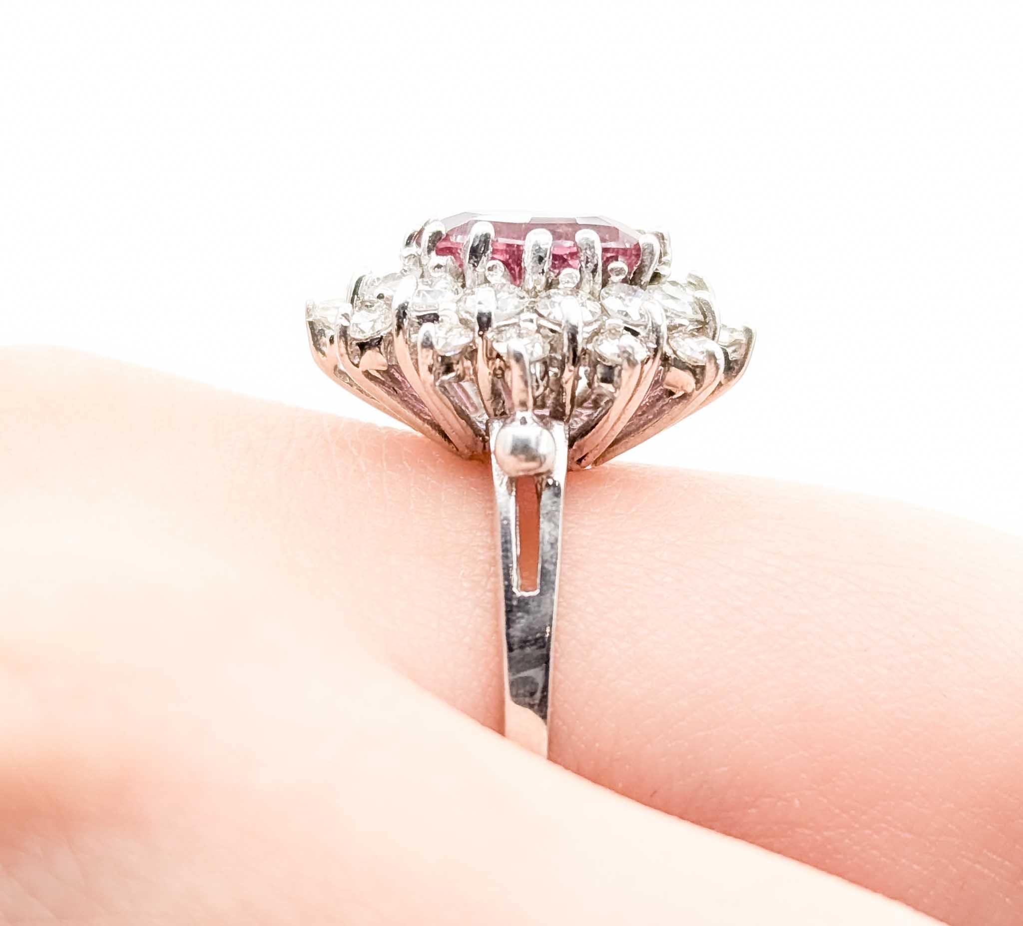 Anillo de Oro Blanco de 14 K con Turmalina Rosa y Diamante Corte redondo en venta