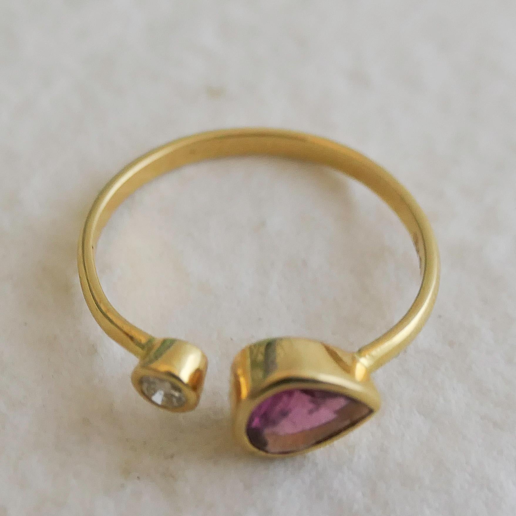 Artisan Bague en or jaune 18 carats avec tourmaline rose et diamant en vente