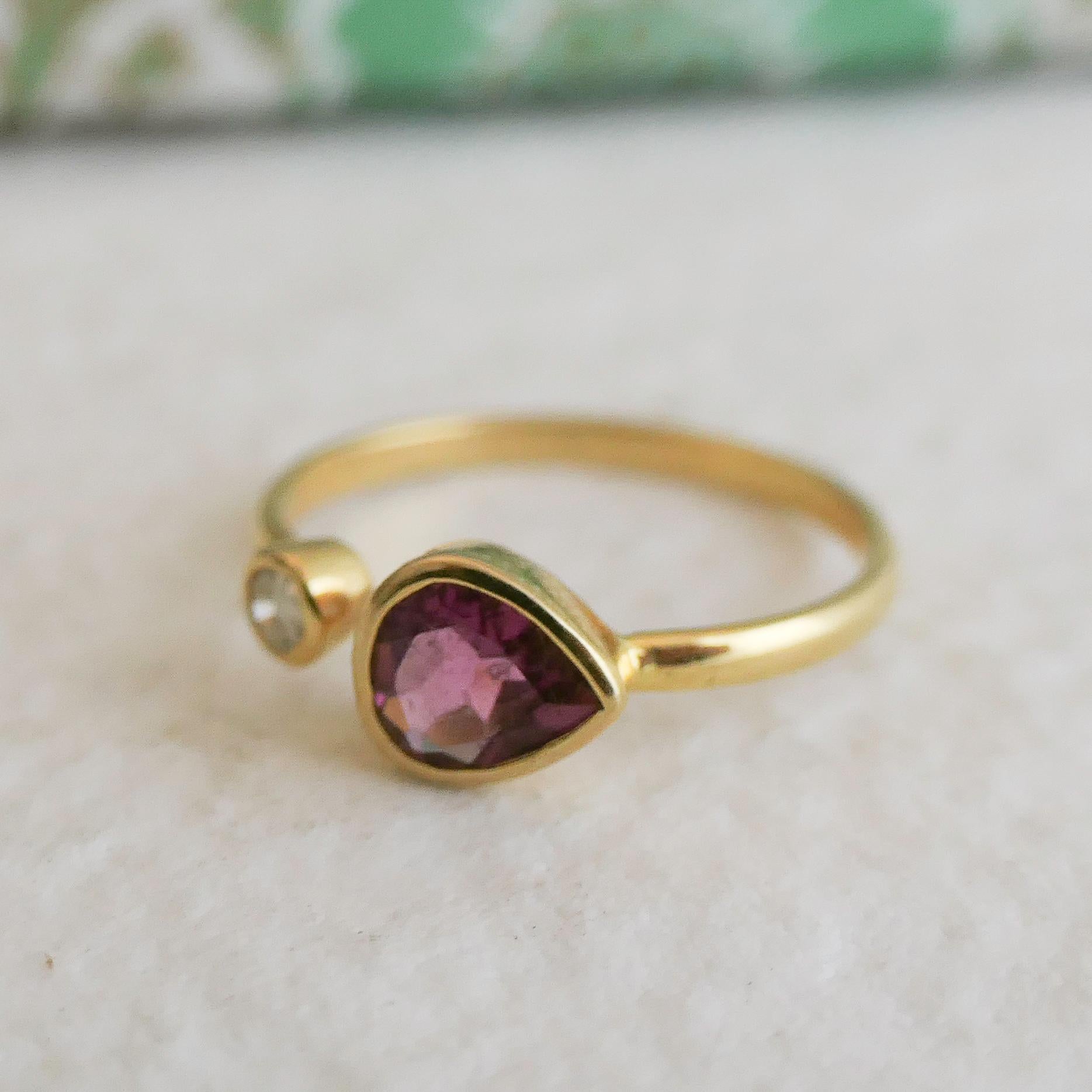 Bague en or jaune 18 carats avec tourmaline rose et diamant Neuf - En vente à Oslo, 03
