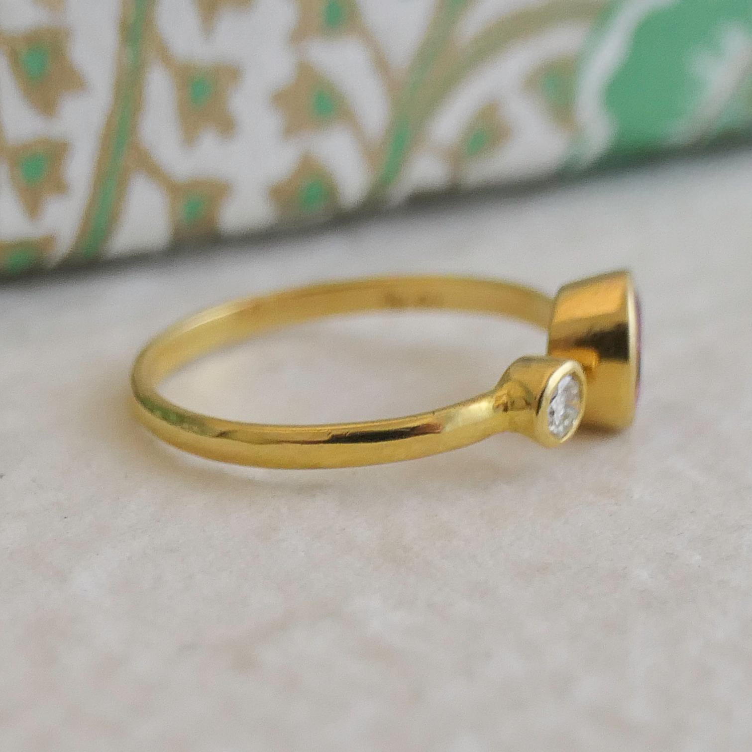 Bague en or jaune 18 carats avec tourmaline rose et diamant en vente 1