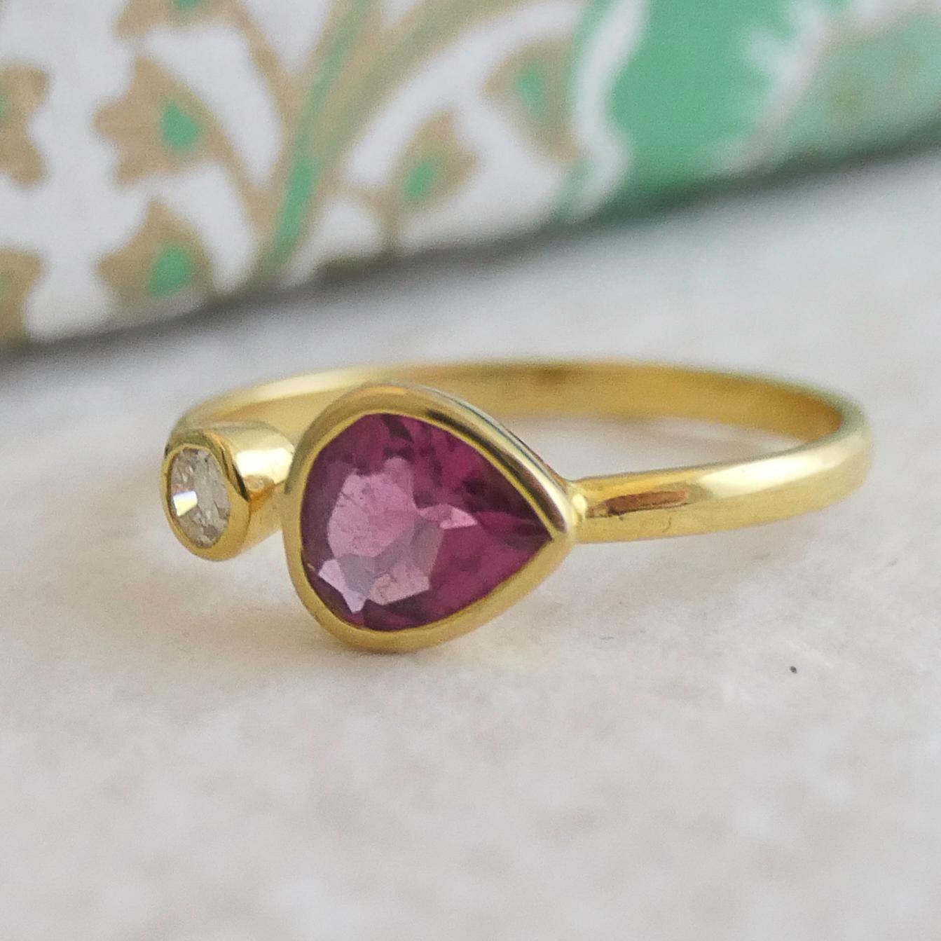 Bague en or jaune 18 carats avec tourmaline rose et diamant en vente 3