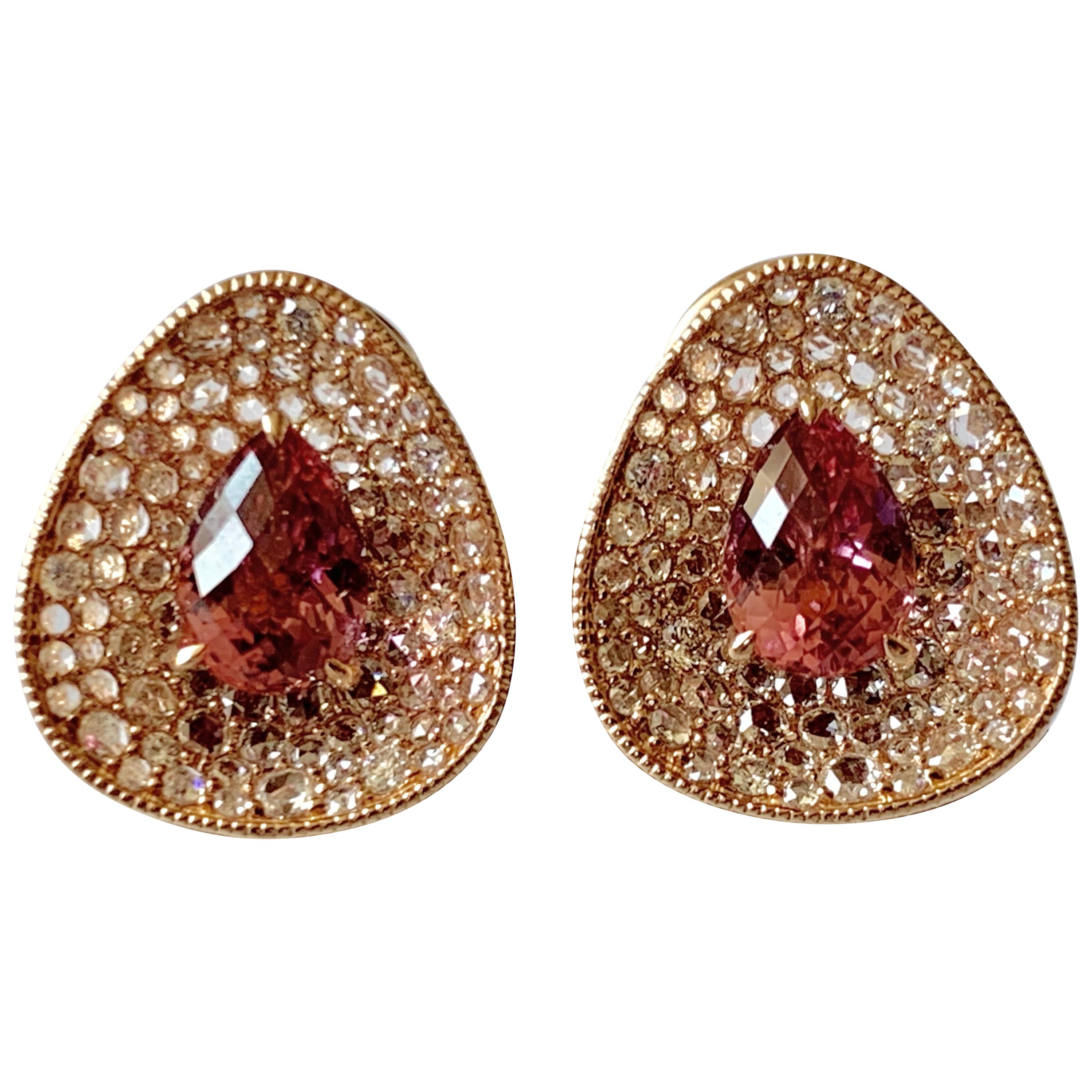 Pendientes de clip de turmalina rosa y diamante de 18 K