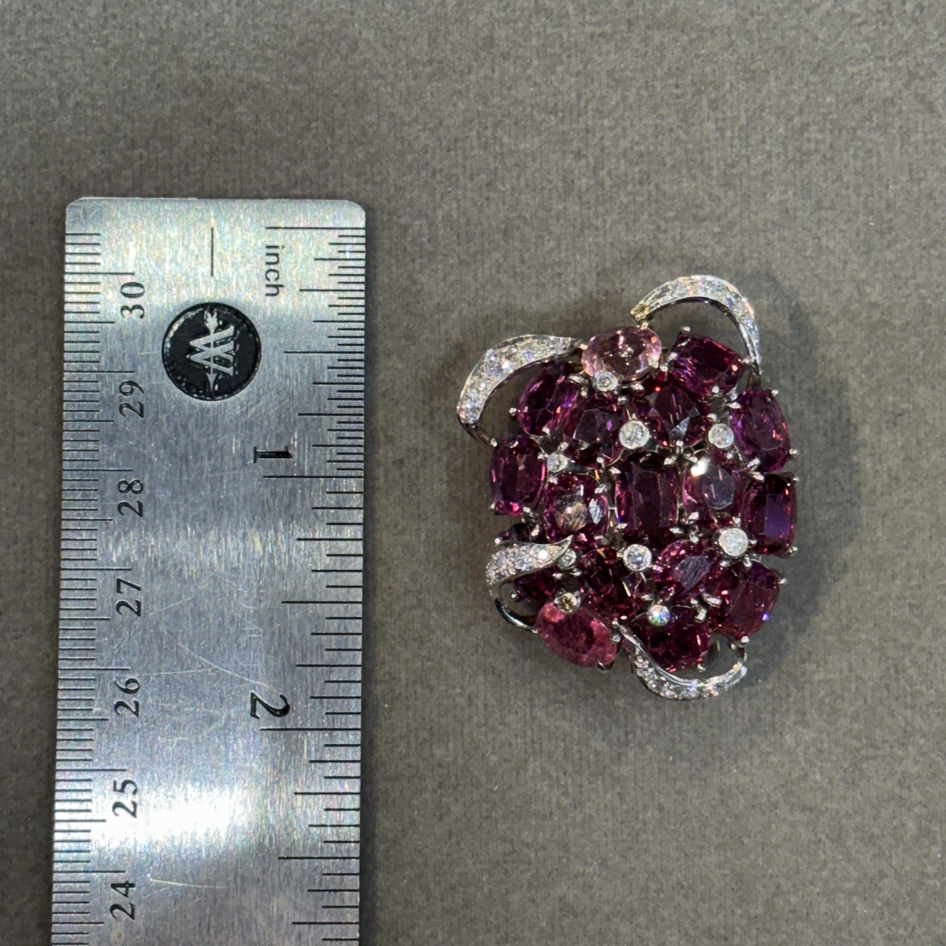 Set di orecchini e spille in tormalina rosa e diamanti in vendita 2