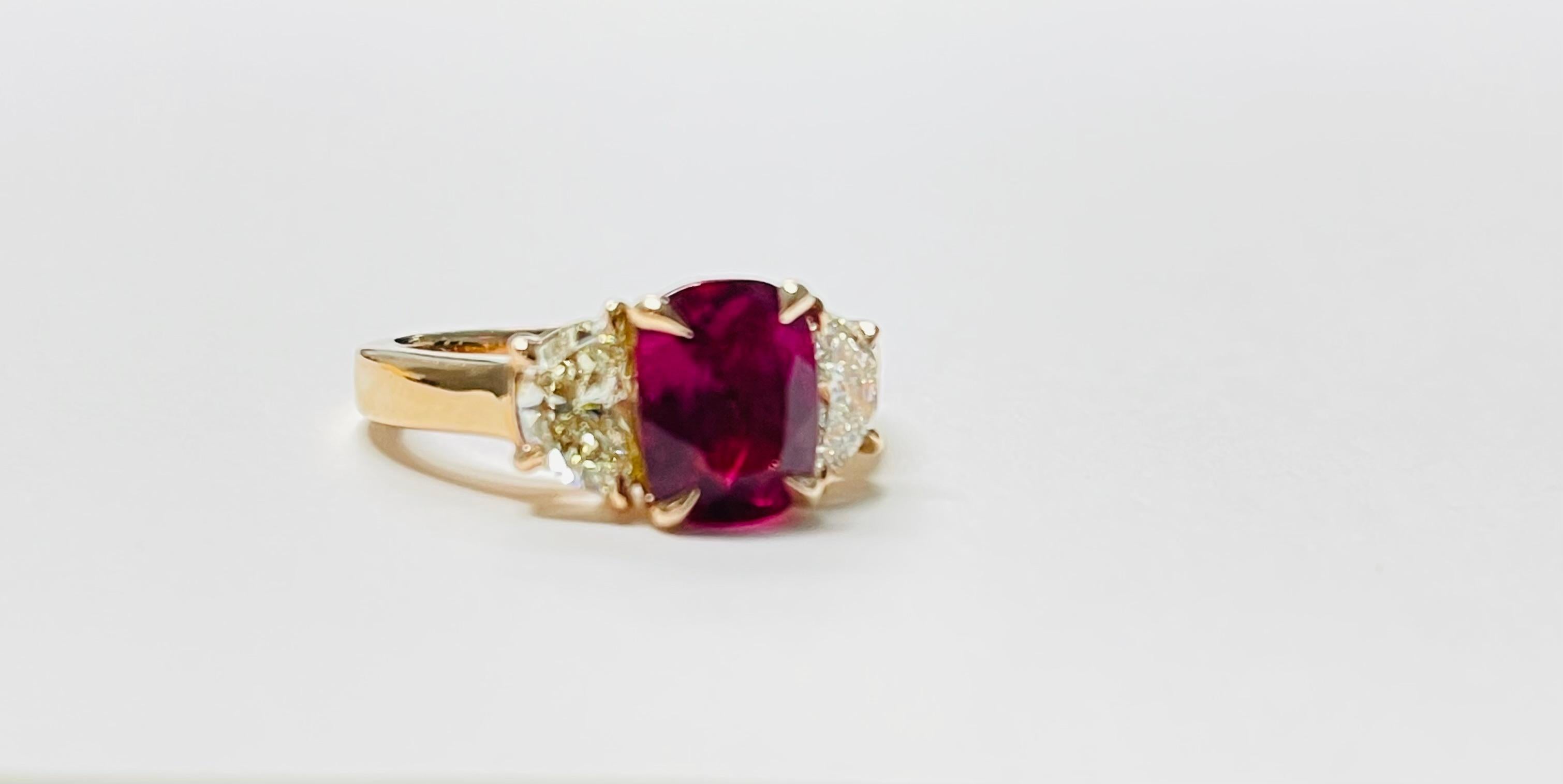 Taglio ovale Pink Tourmaline And Diamond Engagement Ring In 14 Karat Yellow Gold. in vendita