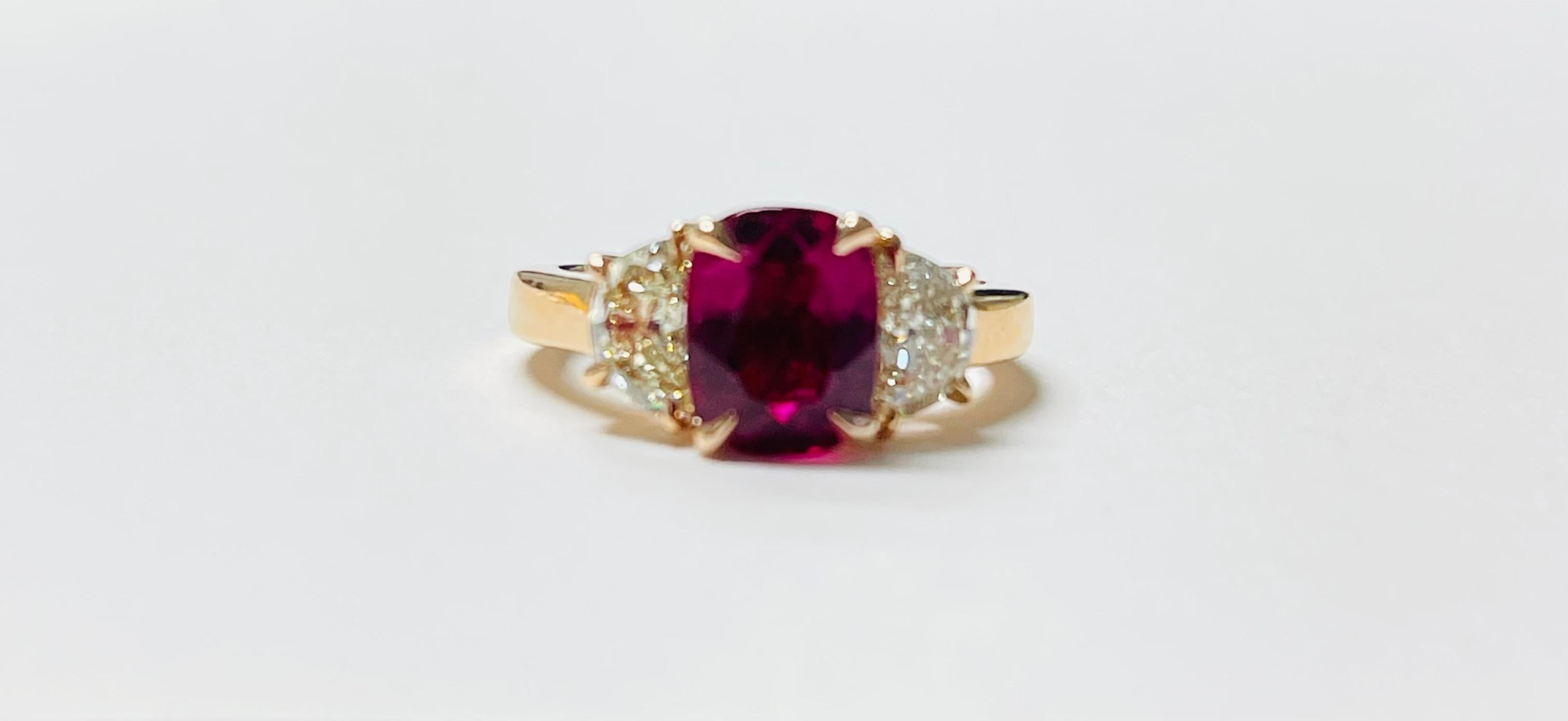 Pink Tourmaline And Diamond Engagement Ring In 14 Karat Yellow Gold. in vendita 1