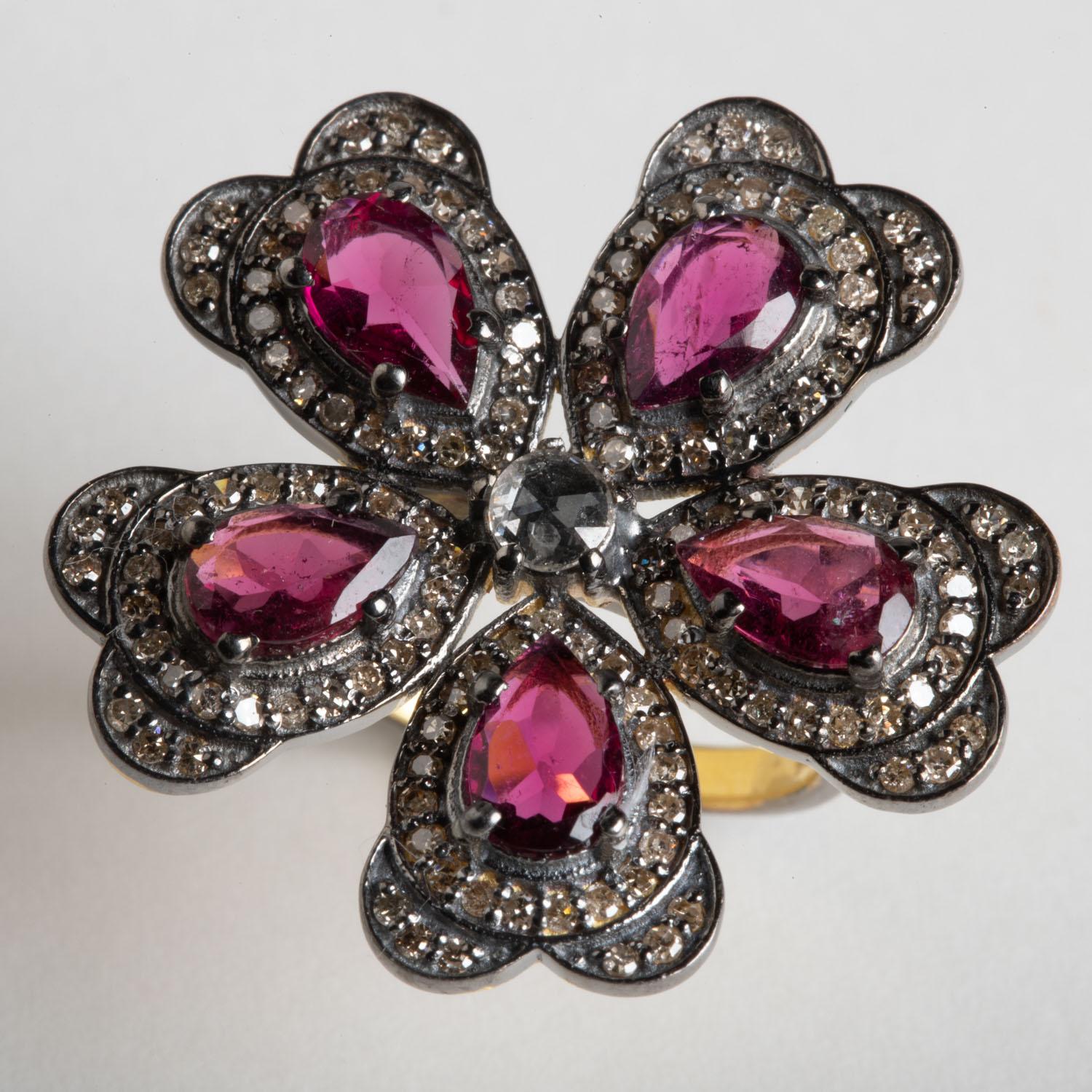Rosa Turmalin und Diamant-Blumenring (Tropfenschliff)
