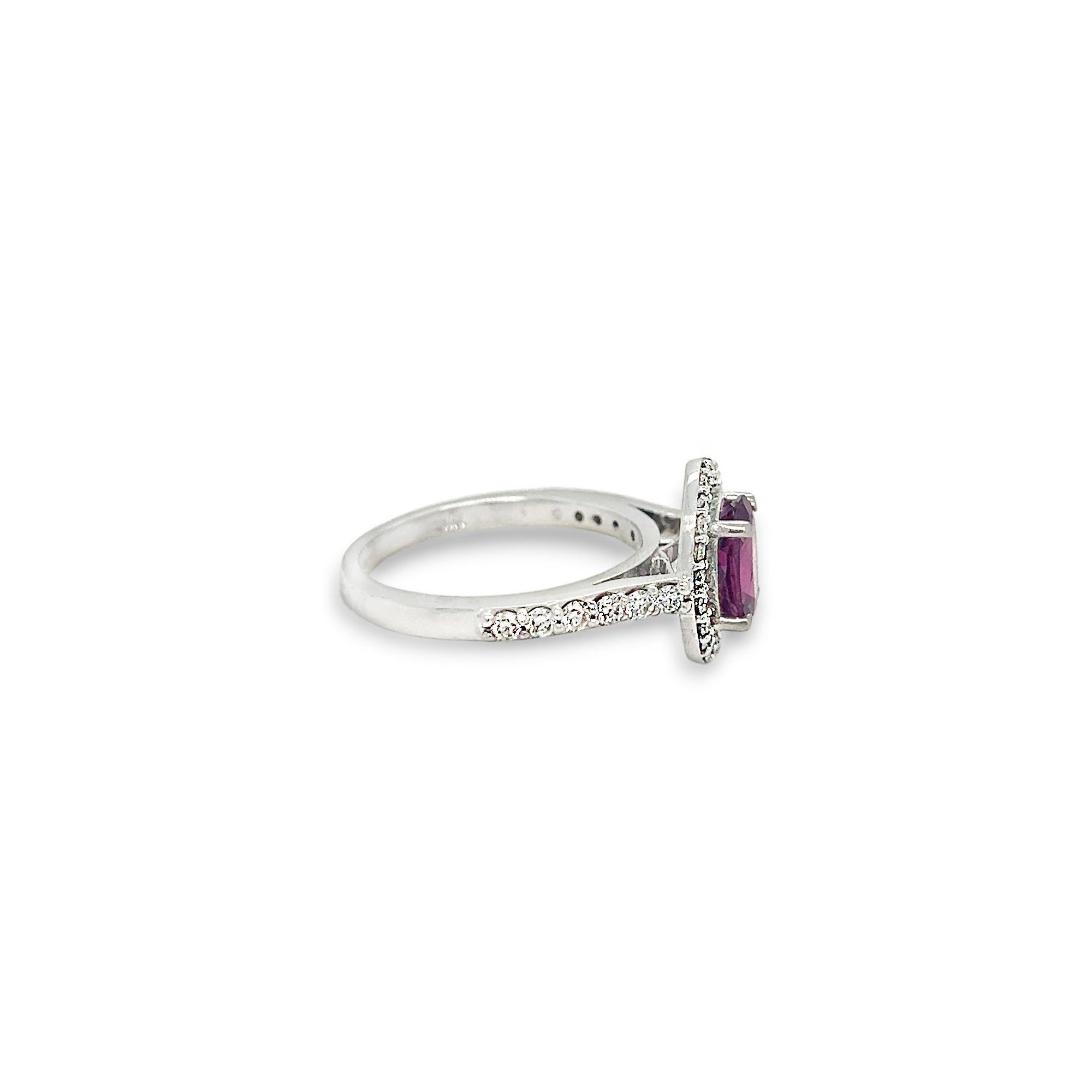 Taglio ovale Anello a raggiera con tormalina rosa e diamante in vendita