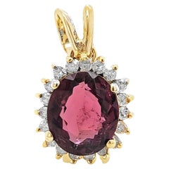 Ciondolo con tormalina rosa e diamanti in oro giallo