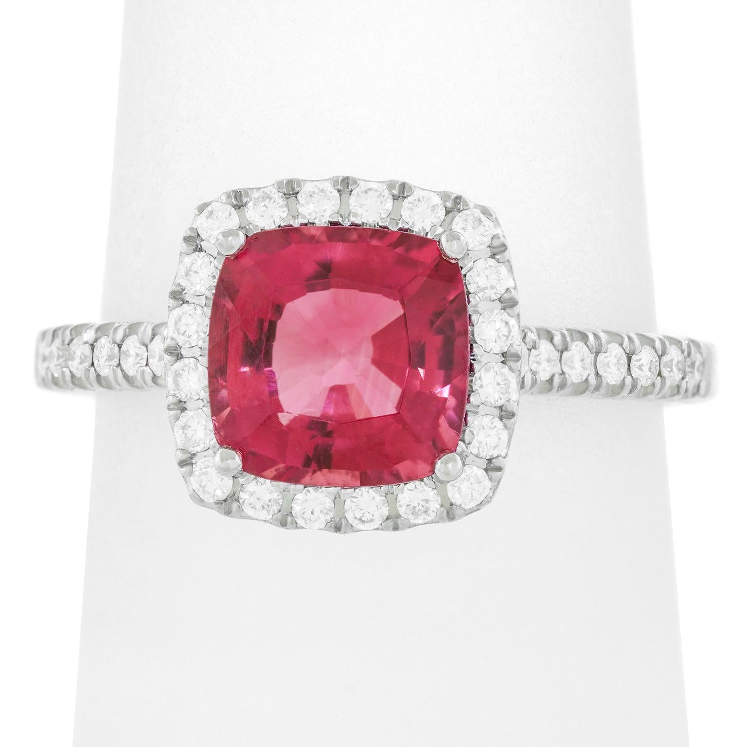 Taille coussin Bague en tourmaline rose et diamants en vente