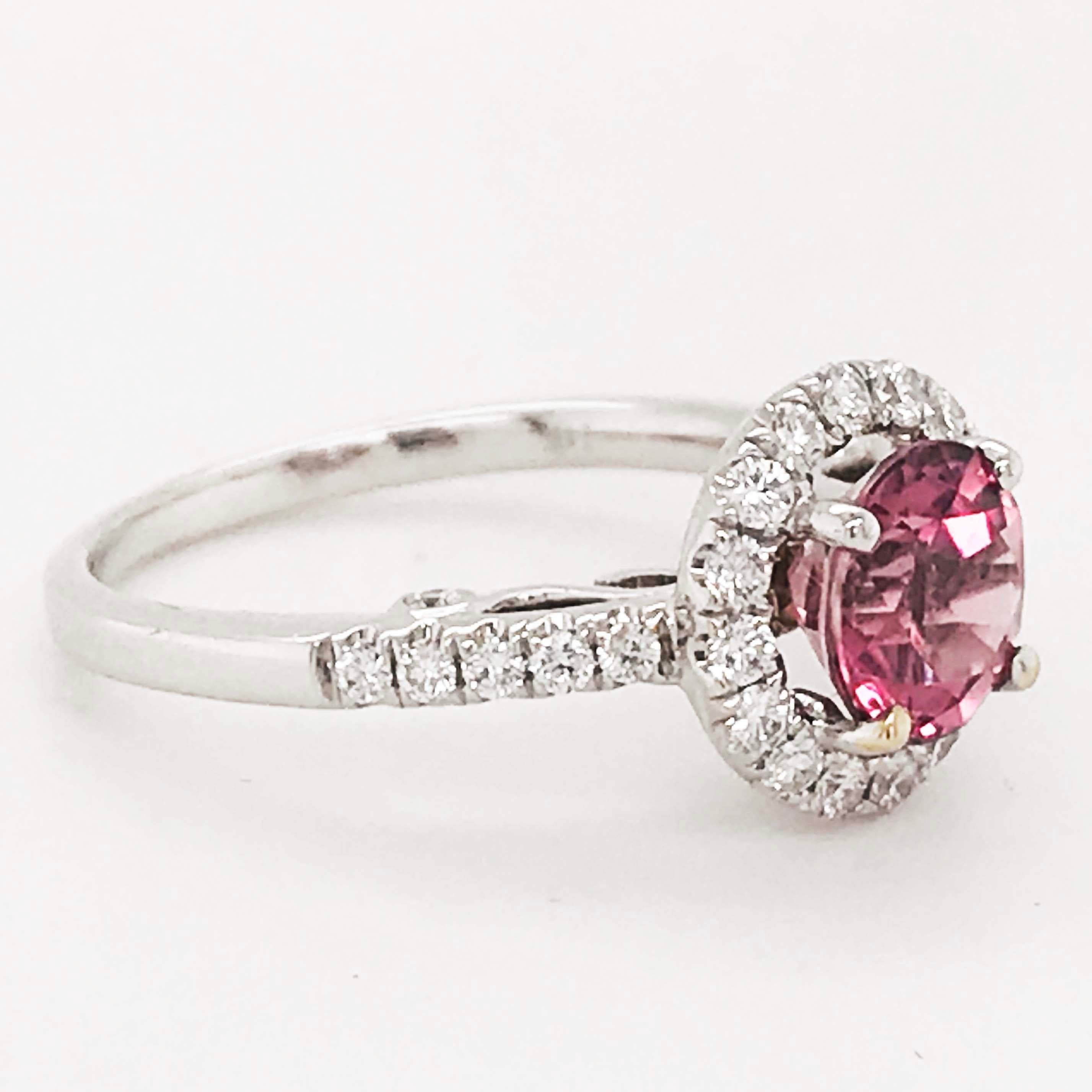 Im Angebot: Verlobungsring mit rosa rosa Turmalin und Diamant, Weißgold 2 Karat Diamant und Edelstein () 6