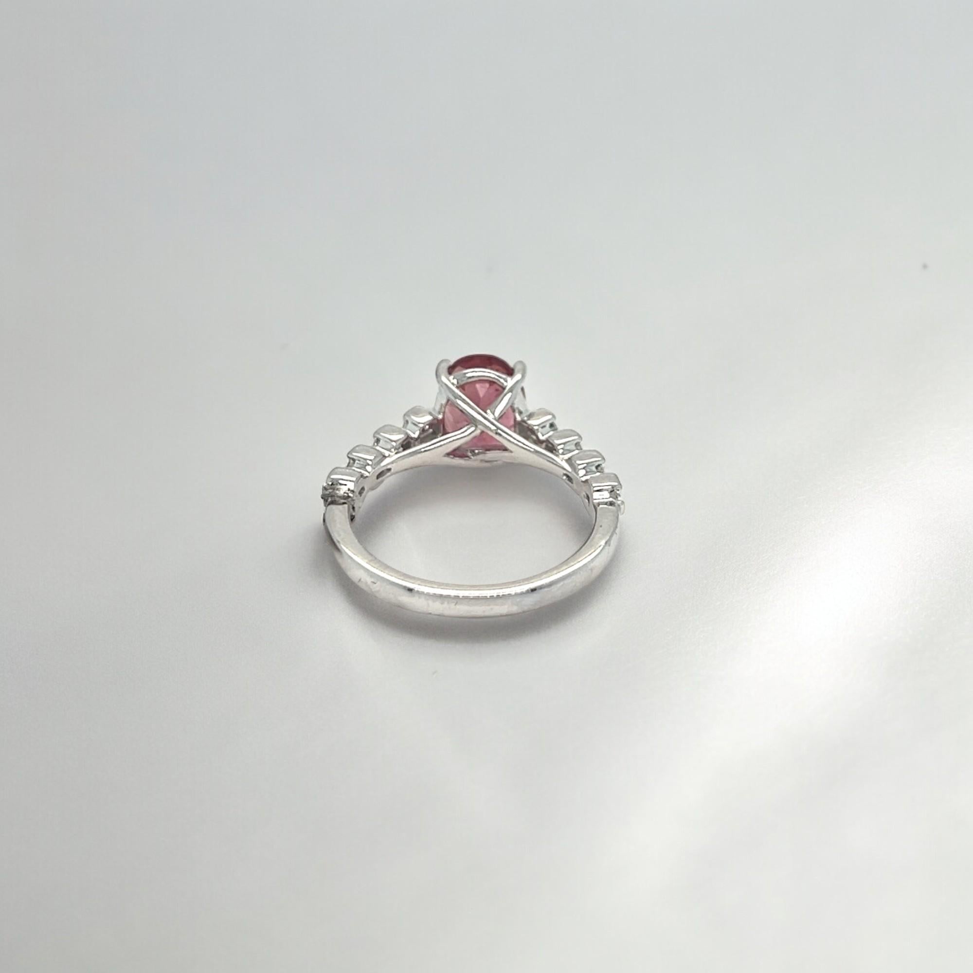 Anello in oro bianco con tormalina rosa e diamanti In condizioni Nuovo in vendita a Lewisville, TX