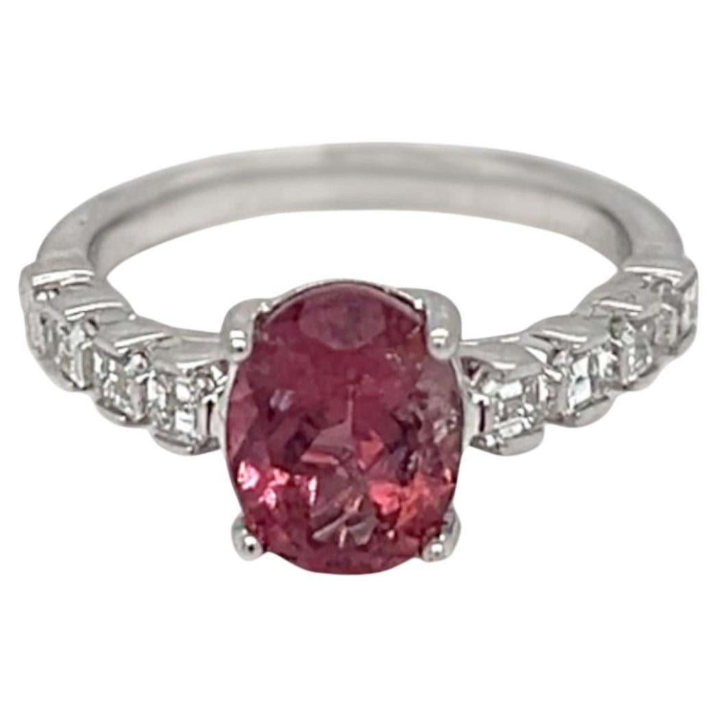 Anillo de Oro Blanco con Turmalina Rosa y Diamante